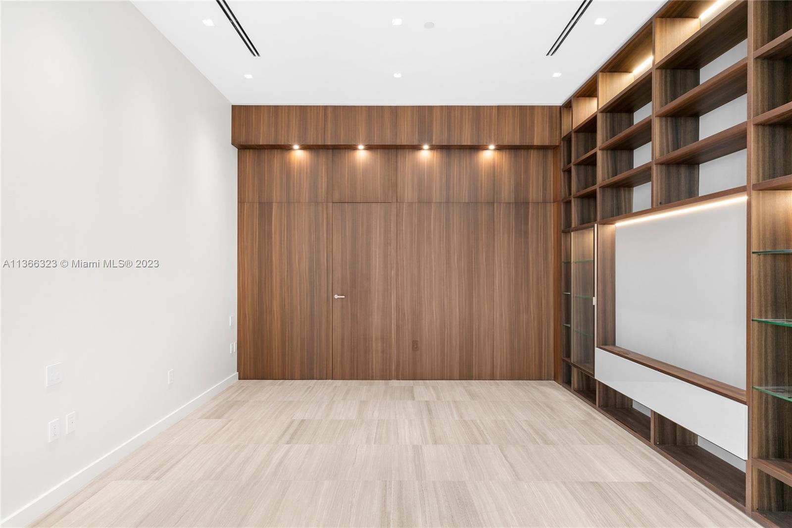 THE RITZ-CARLTON RESIDENCE - Residential