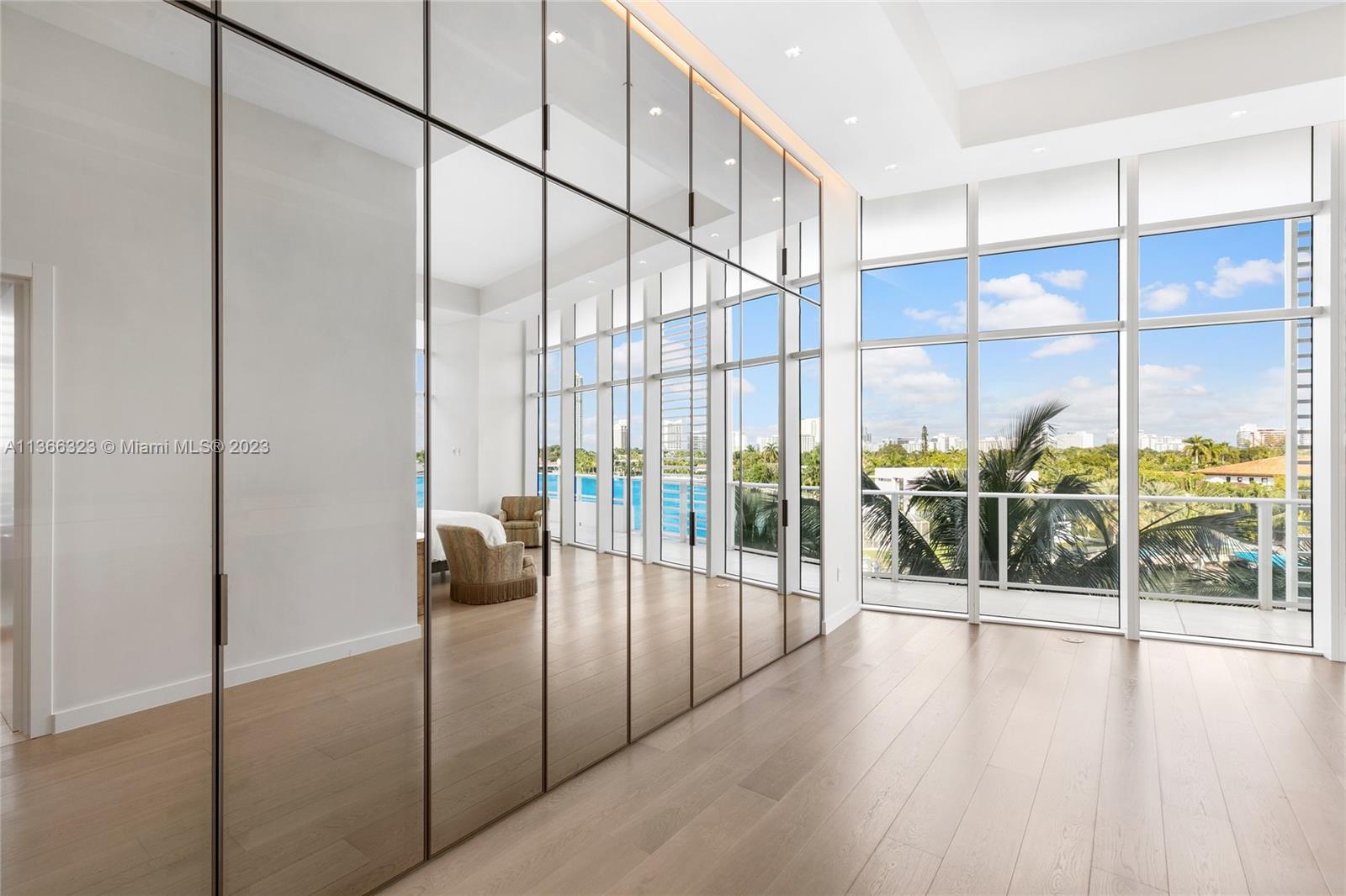 THE RITZ-CARLTON RESIDENCE - Residential