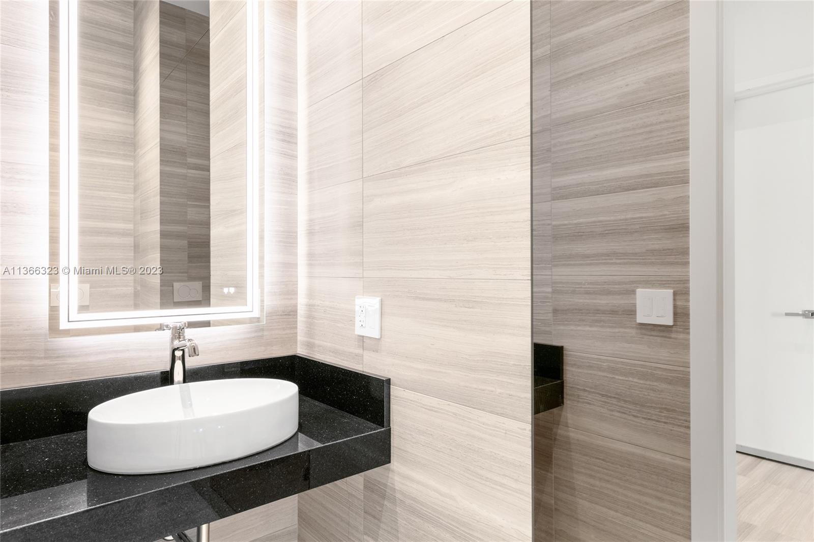 THE RITZ-CARLTON RESIDENCE - Residential