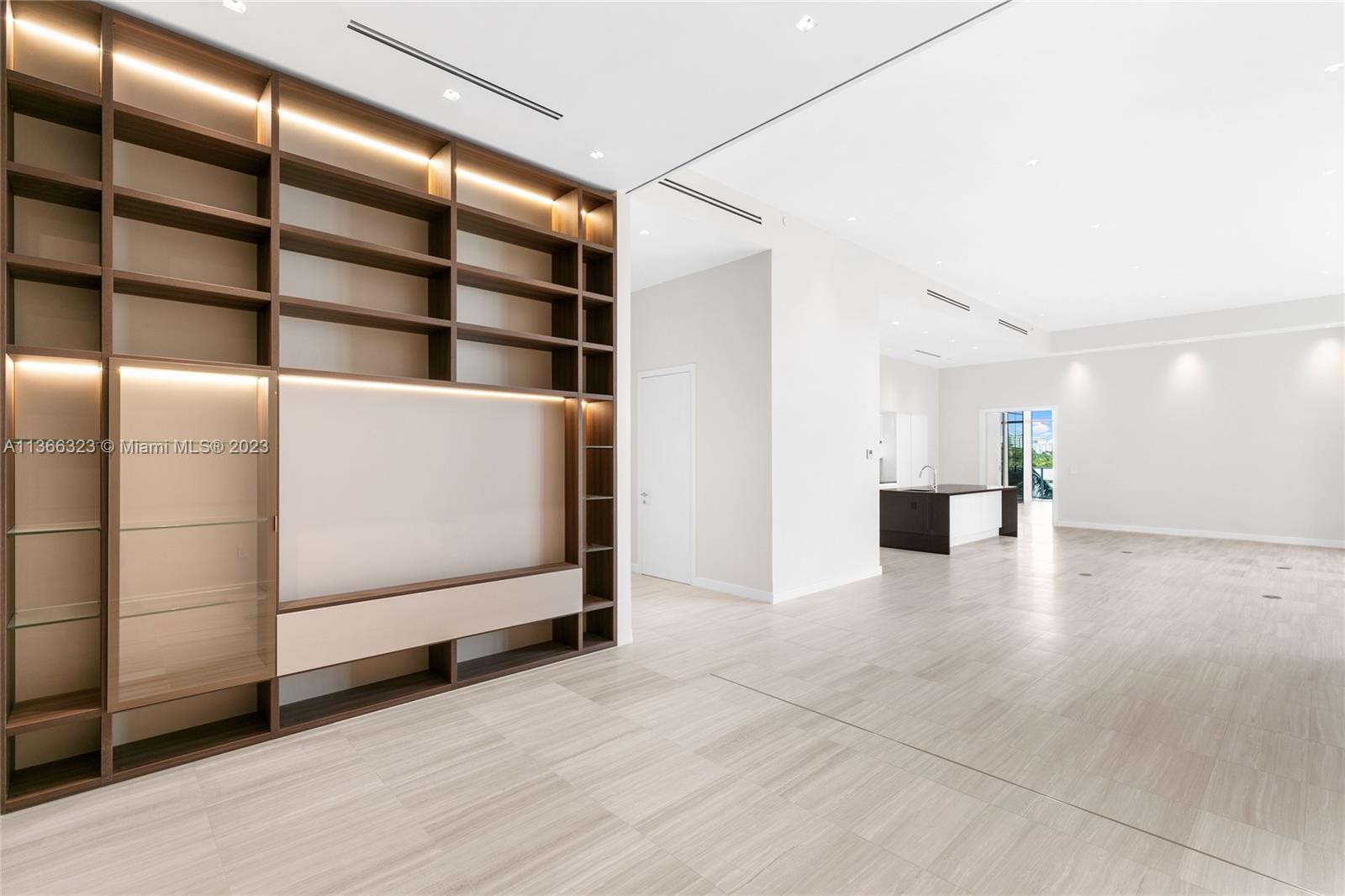 THE RITZ-CARLTON RESIDENCE - Residential