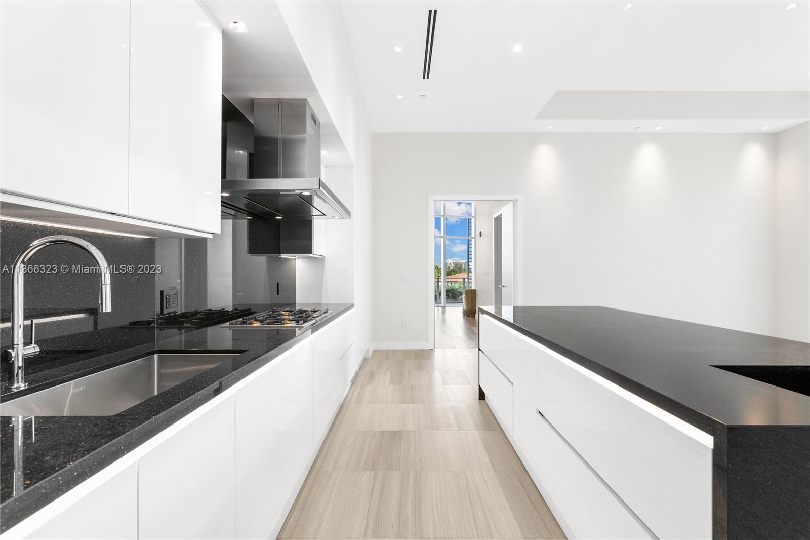 THE RITZ-CARLTON RESIDENCE - Residential