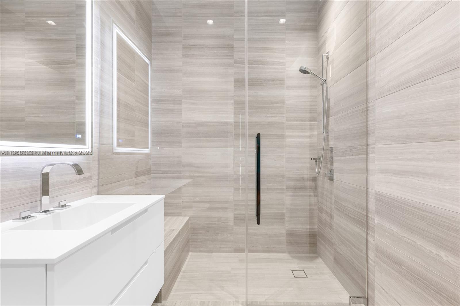 THE RITZ-CARLTON RESIDENCE - Residential