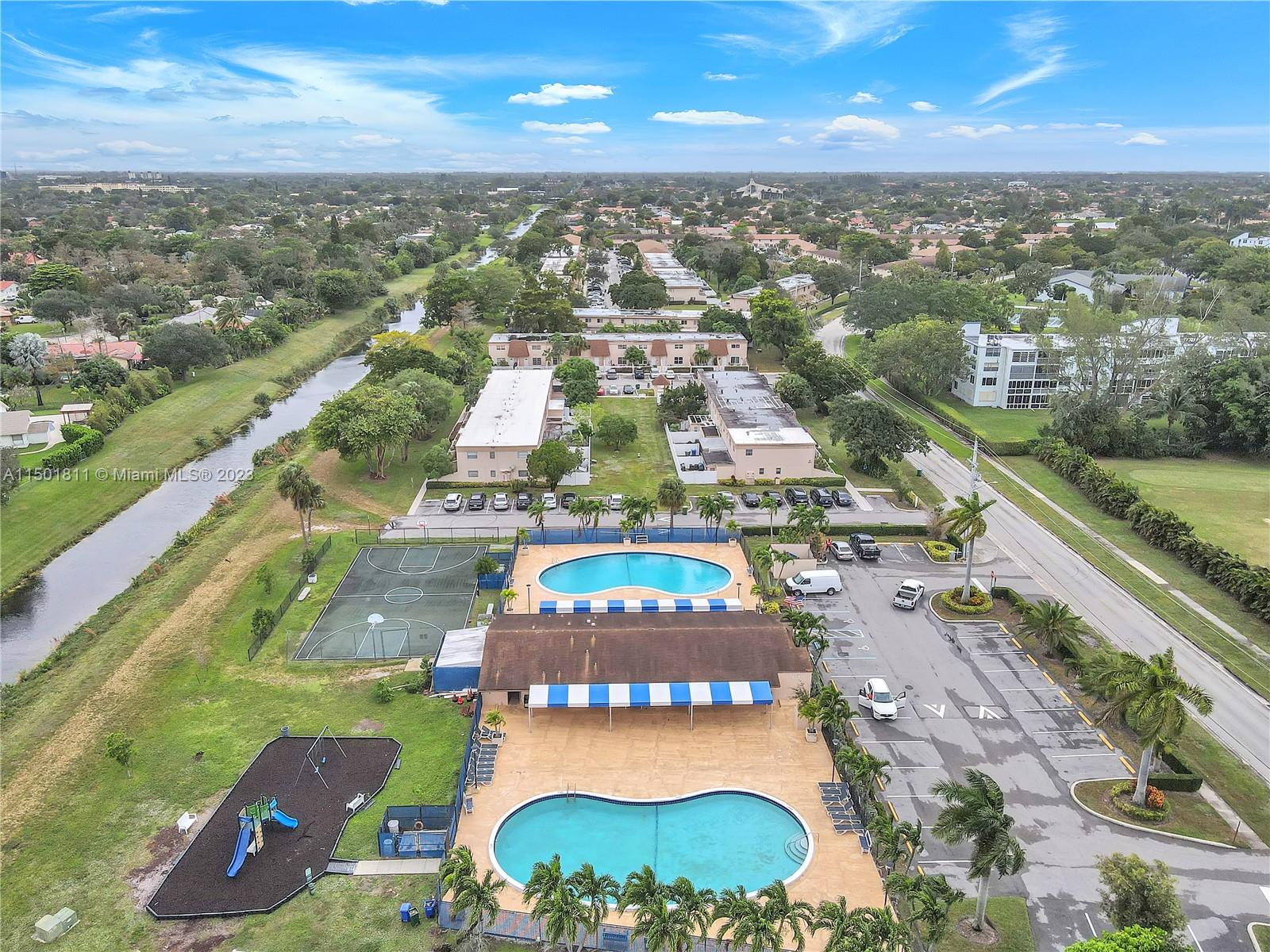 ORIOLE GOLF & TENNIS CLUB - Residential