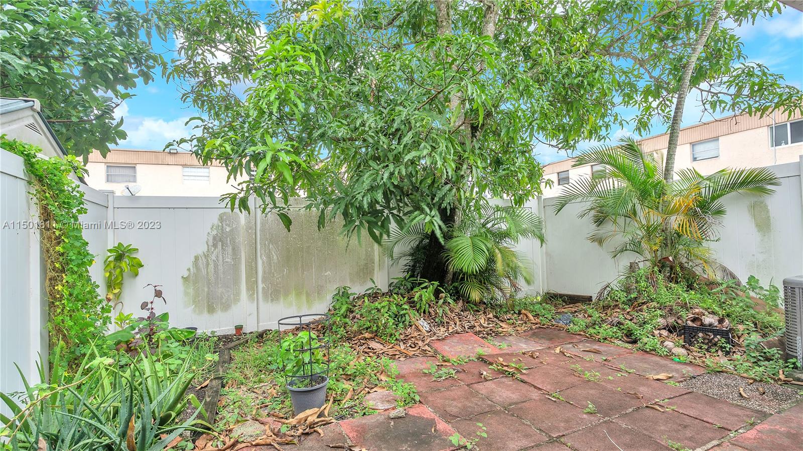 ORIOLE GOLF & TENNIS CLUB - Residential