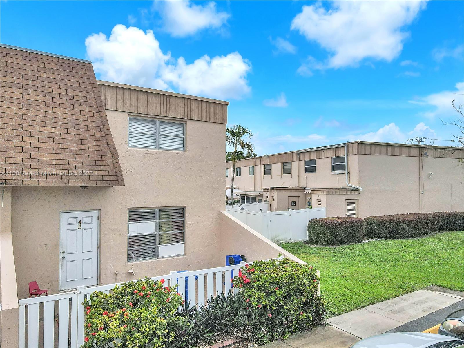 ORIOLE GOLF & TENNIS CLUB - Residential