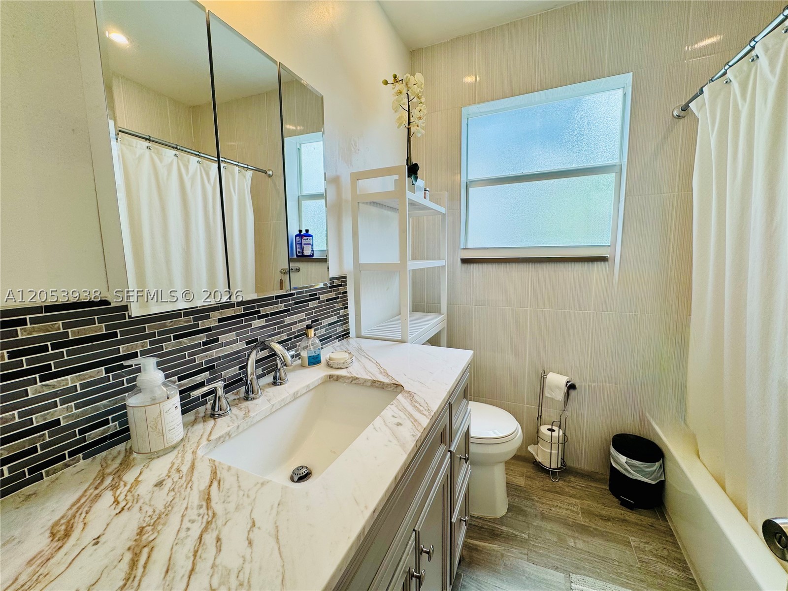 DIXIE GARDENS - Residential Lease