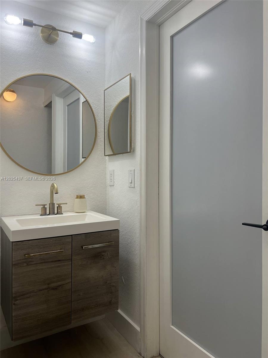 ISLANDS AT DORAL 1ST ADDN - Residential Lease