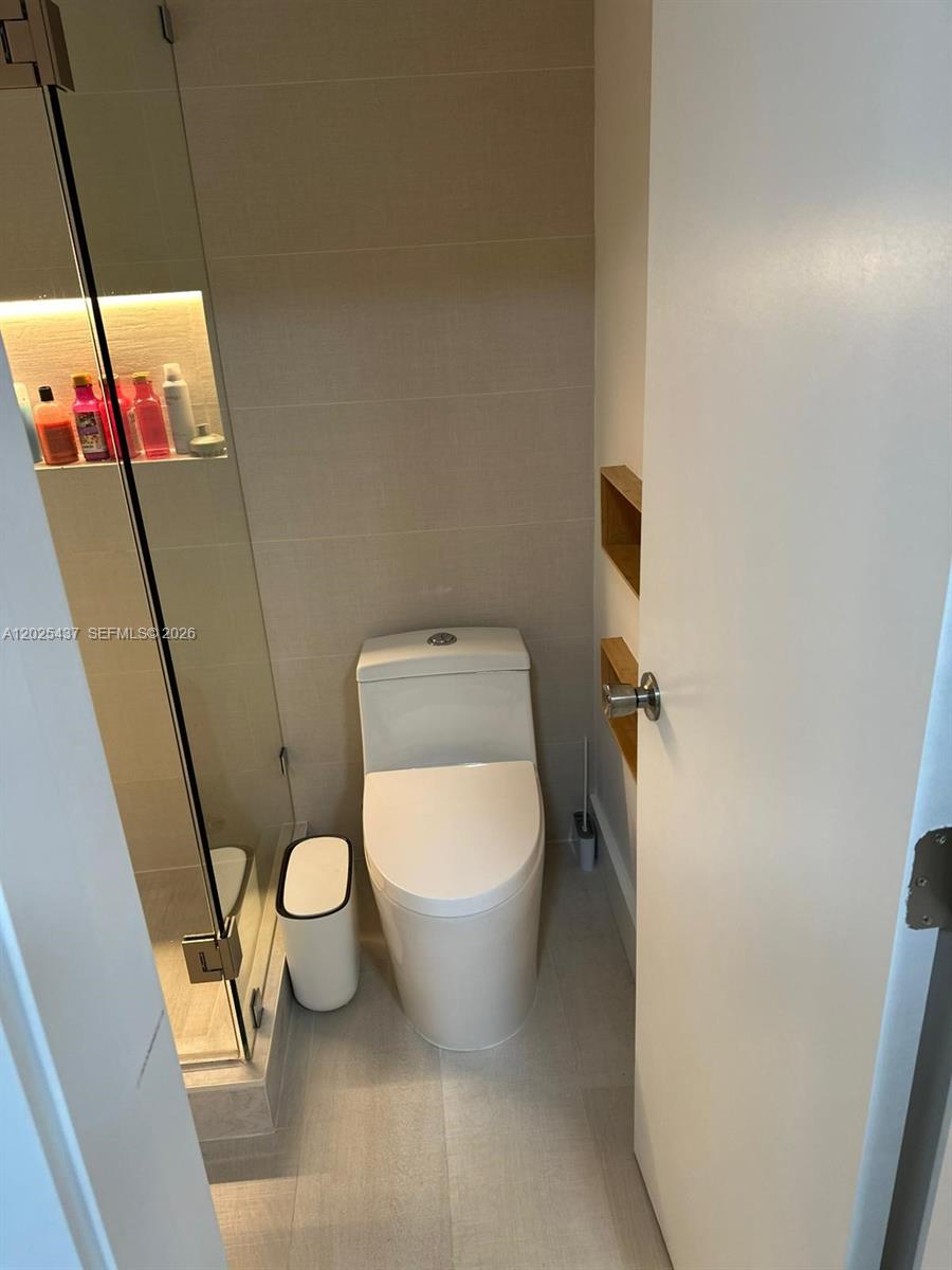 ISLANDS AT DORAL 1ST ADDN - Residential Lease