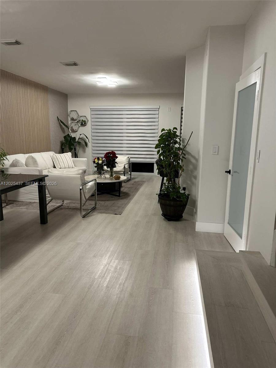 ISLANDS AT DORAL 1ST ADDN - Residential Lease