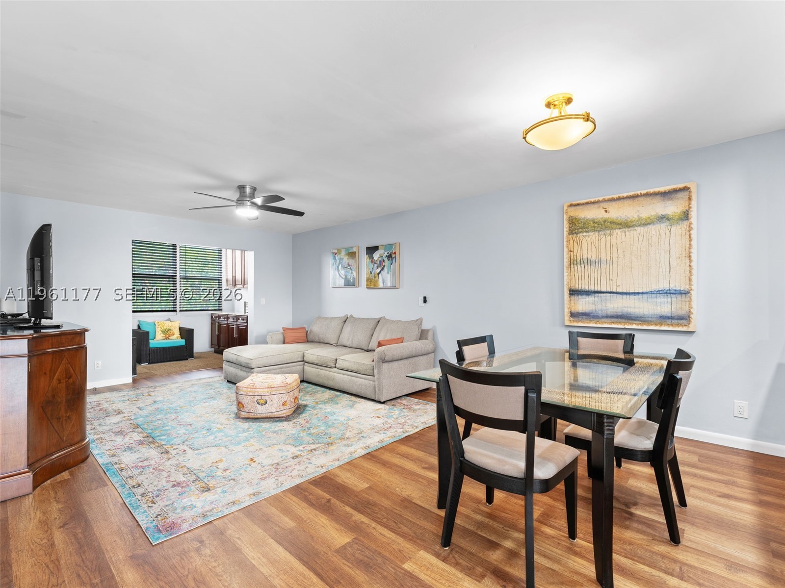 VILLAGE ROYALE GREENDALE - Residential