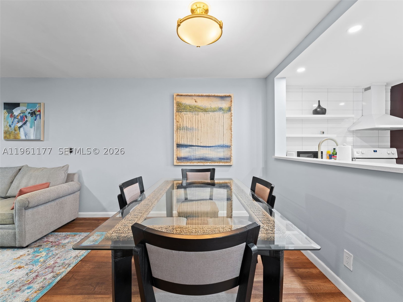 VILLAGE ROYALE GREENDALE - Residential