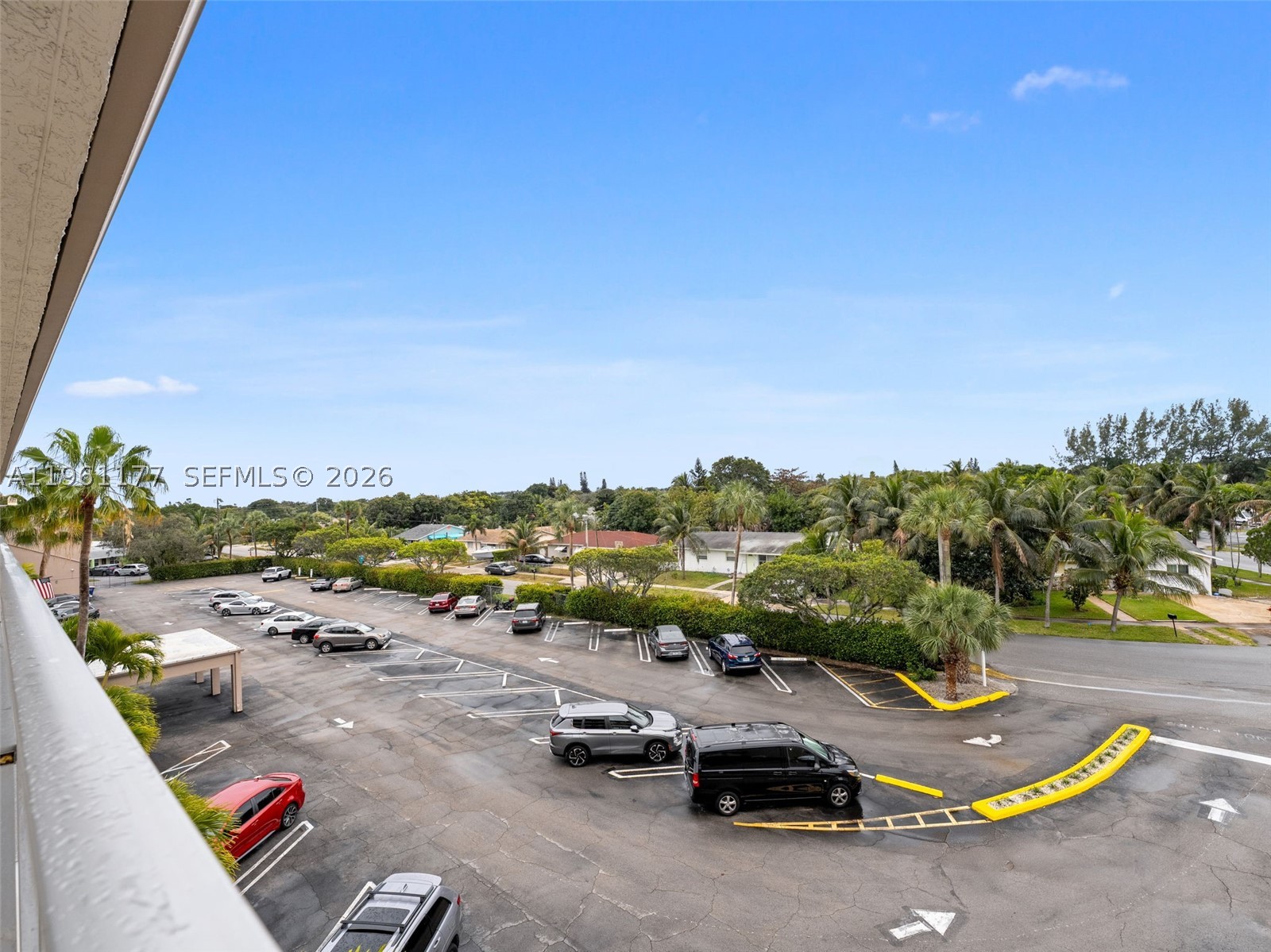 VILLAGE ROYALE GREENDALE - Residential