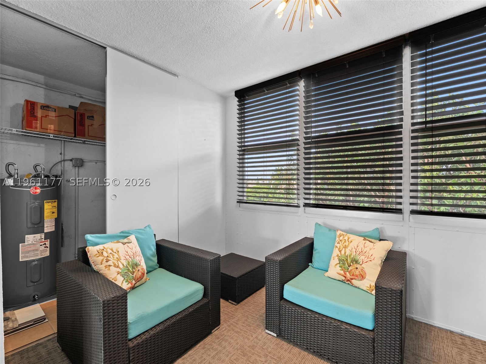 VILLAGE ROYALE GREENDALE - Residential