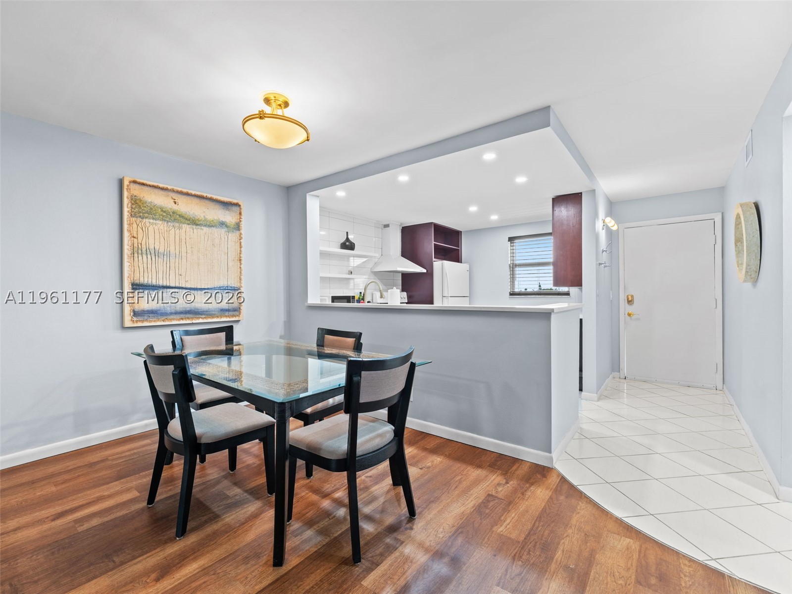 VILLAGE ROYALE GREENDALE - Residential