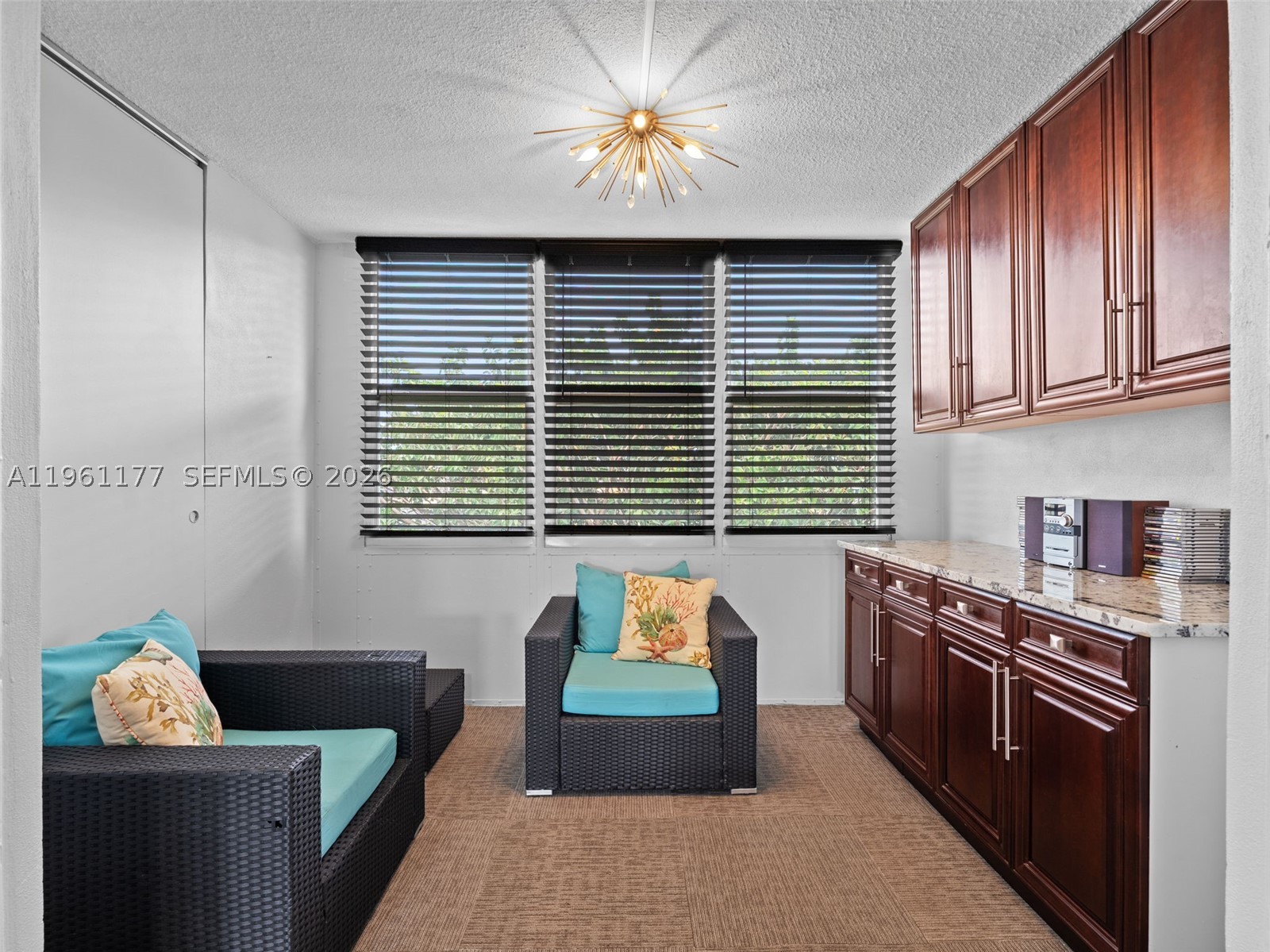VILLAGE ROYALE GREENDALE - Residential
