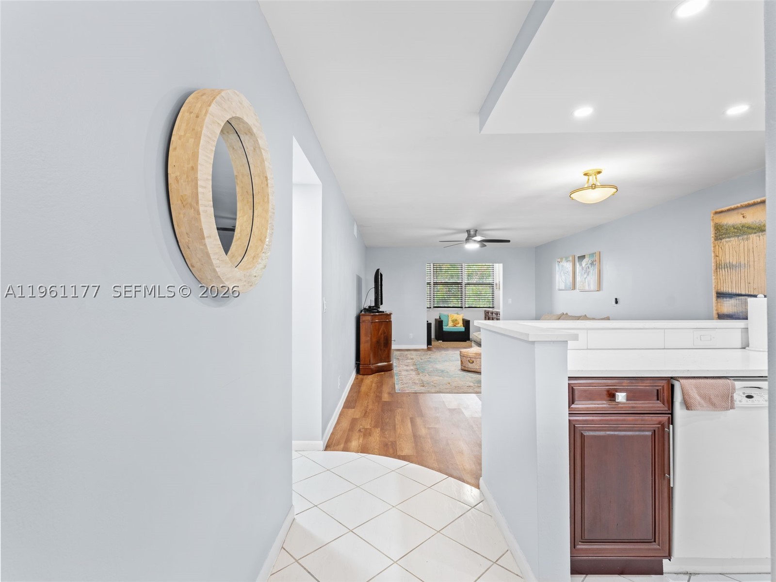 VILLAGE ROYALE GREENDALE - Residential