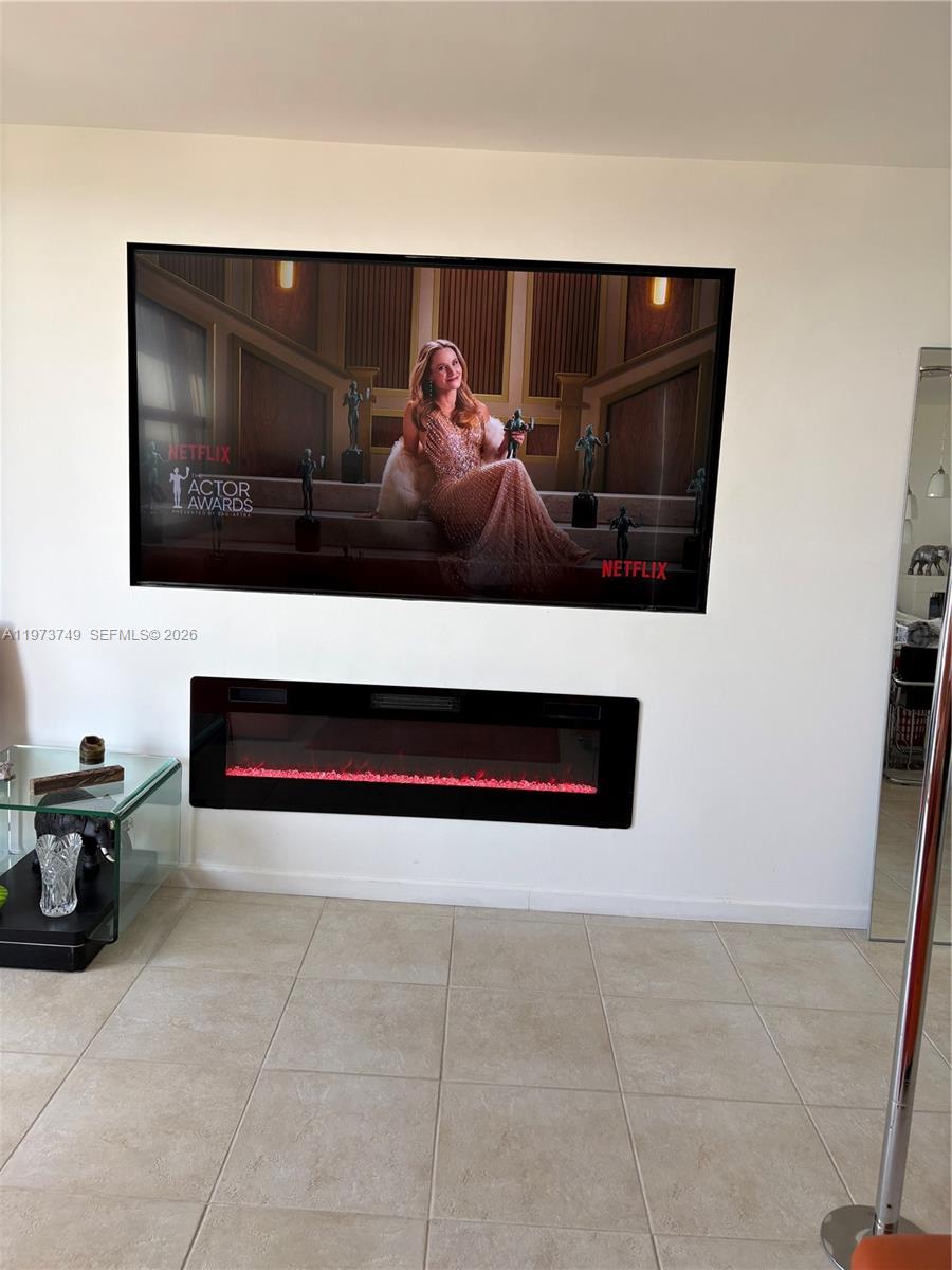 BAYVIEW TOWERS CONDO SOUT - Residential