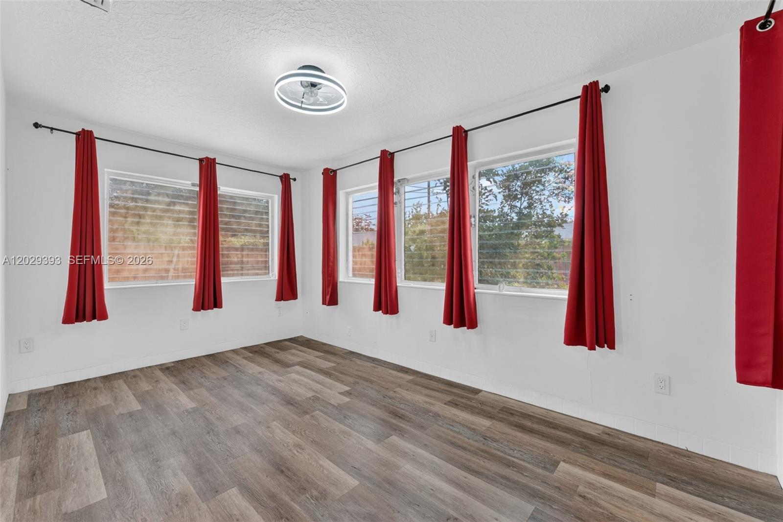 GARDEN ACRES - Residential