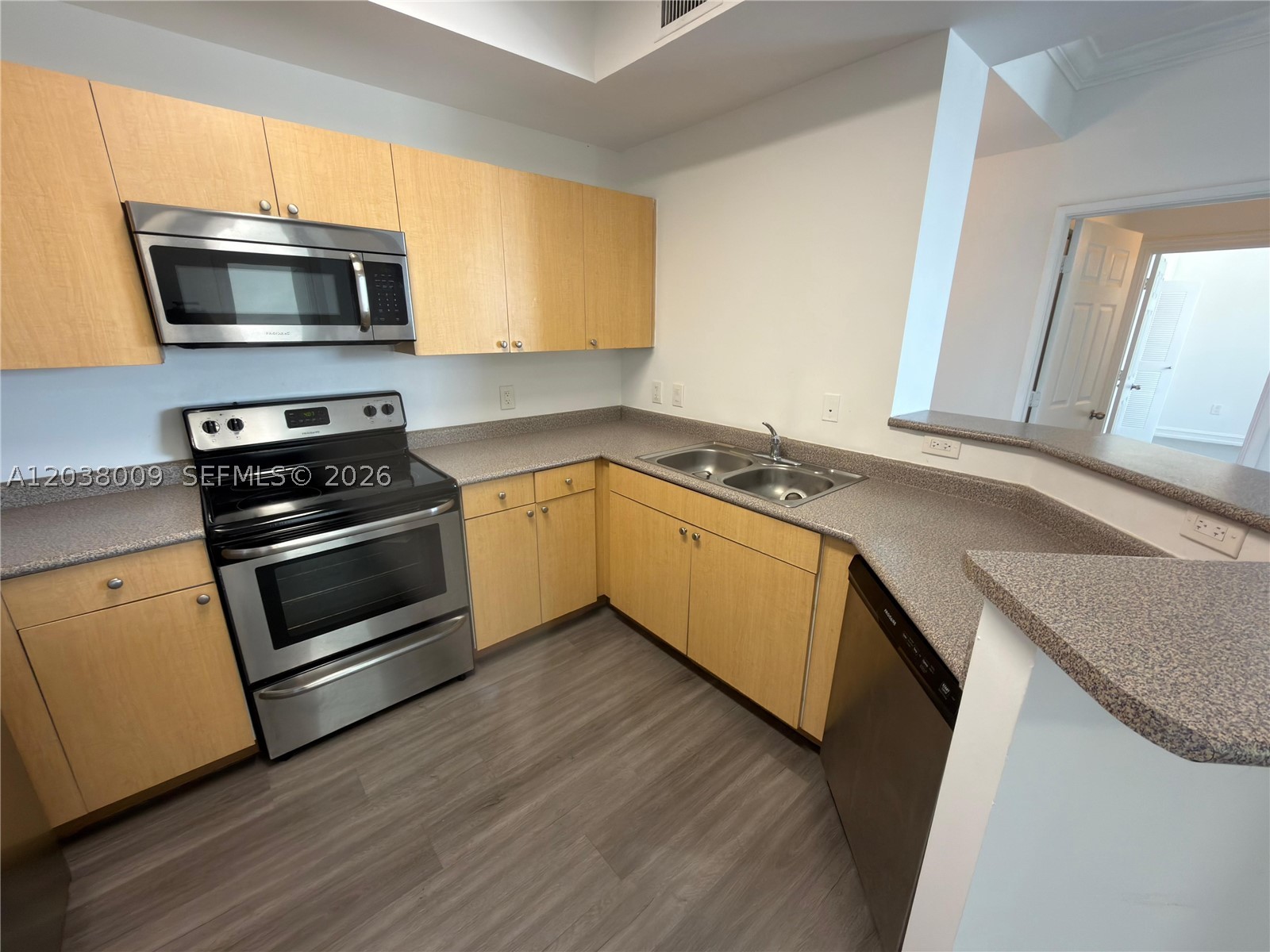 REGENT PARK CONDO - Residential