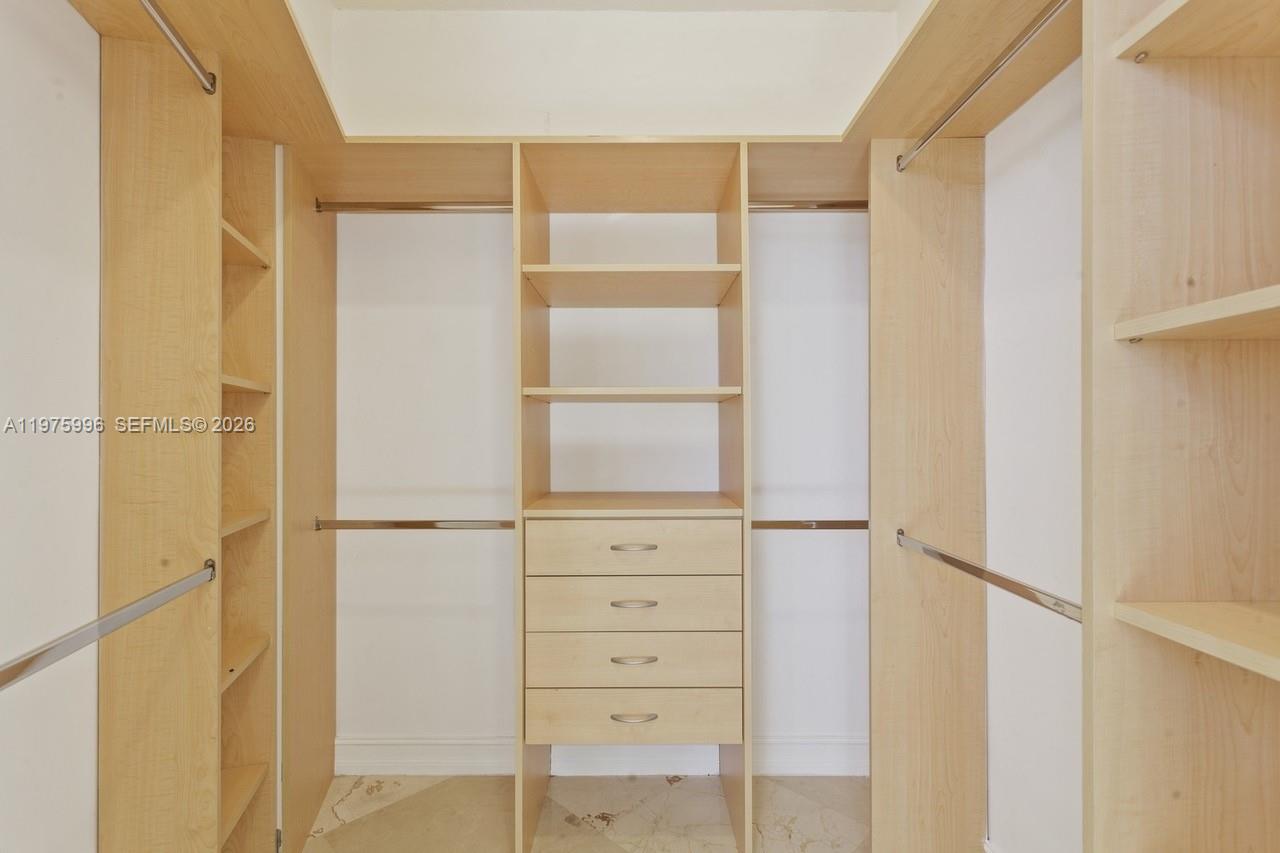 SAYAN CONDO - Residential