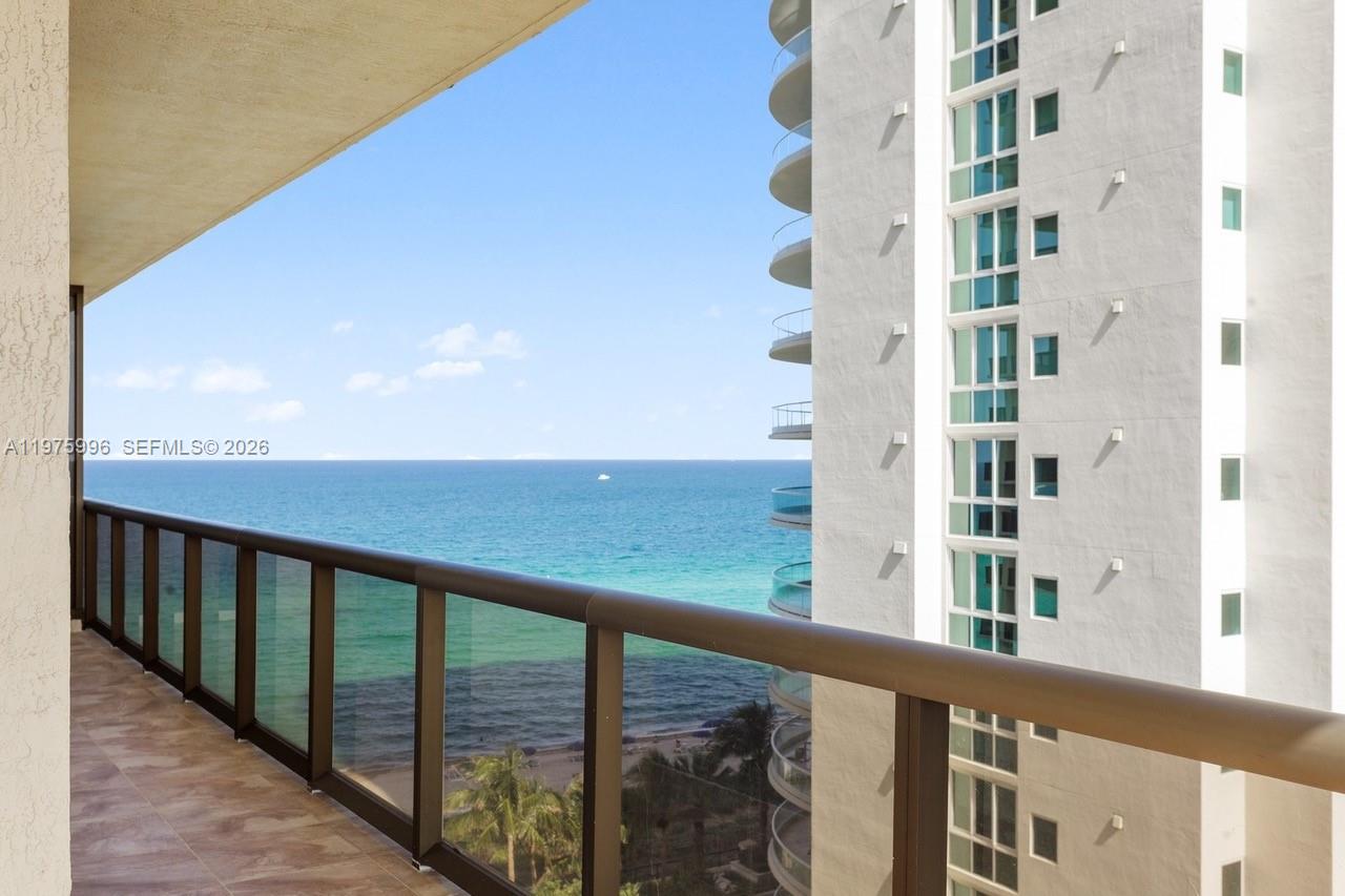 SAYAN CONDO - Residential
