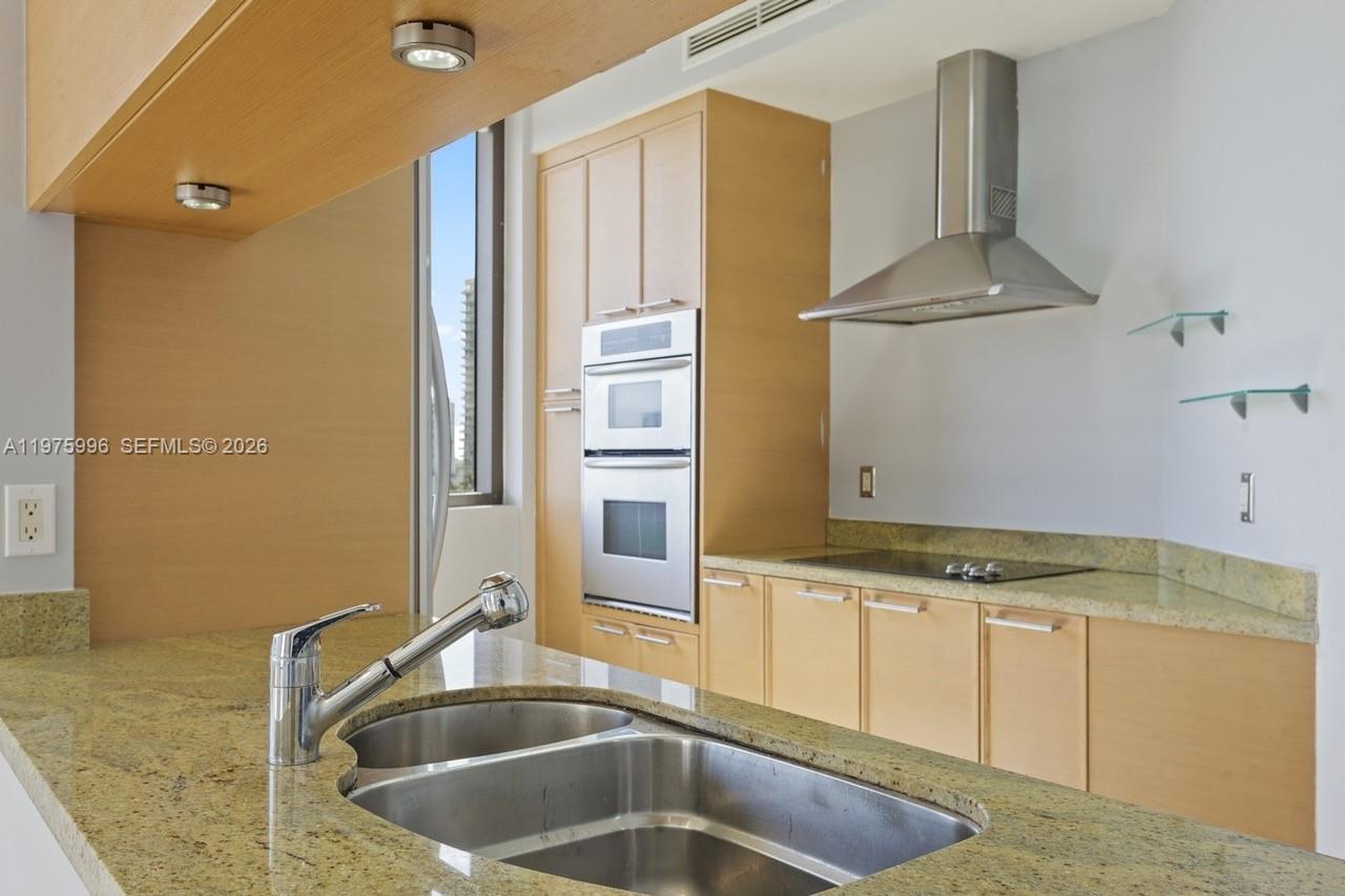 SAYAN CONDO - Residential