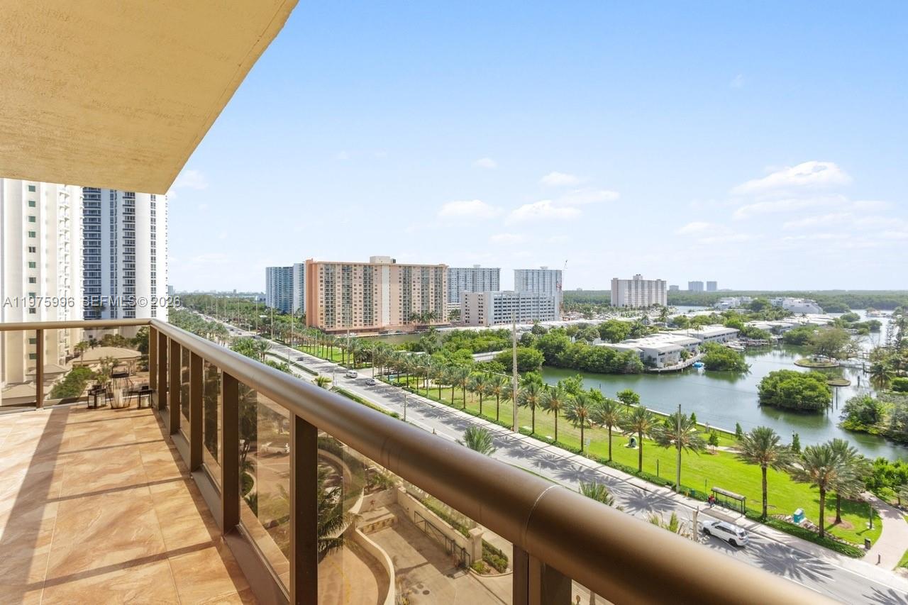 SAYAN CONDO - Residential