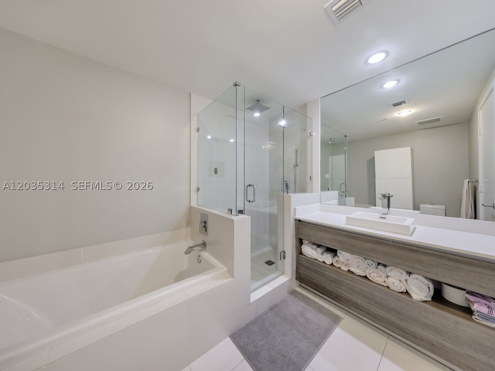 1100 MILLECENTO RESIDENCE - Residential Lease