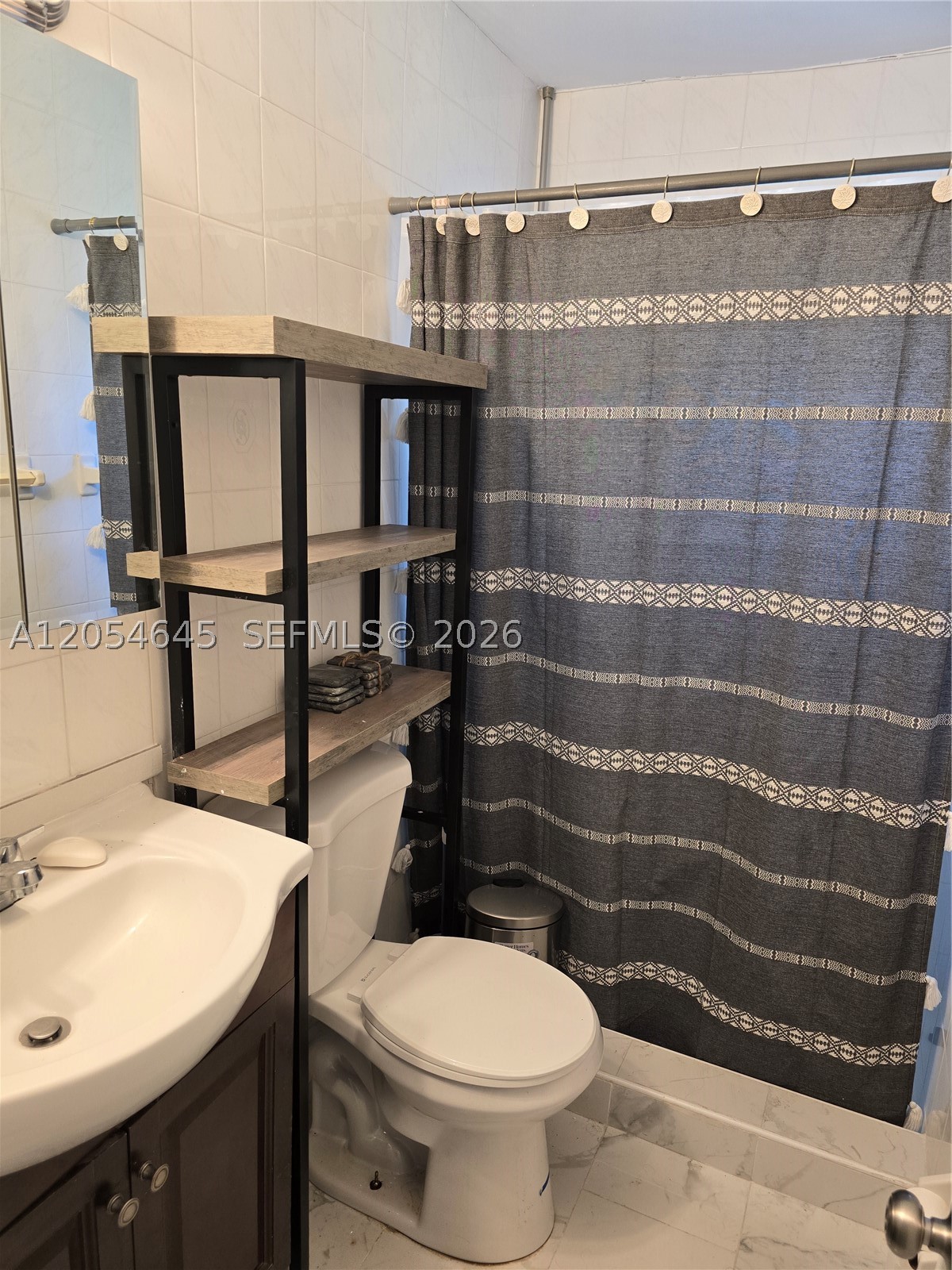 BISCAYNE SHORES CORR PLAT - Residential Lease
