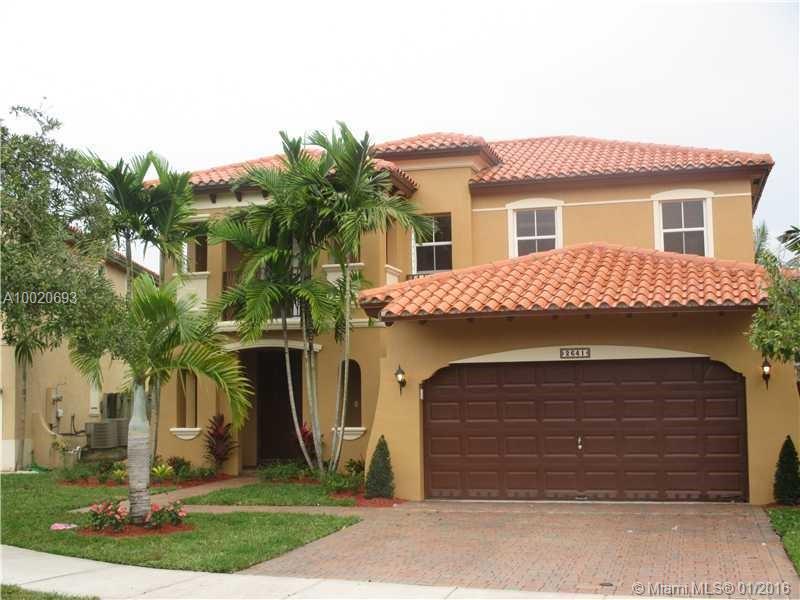 Wonderful home in Venetia Isles "Murano". Completely remodeled.  kitchen cabinets with granite counter tops, stainless steel appliances, and a double car garage. Recently painted inside and out with neutral colors. Master bedroom upstairs with balcony. Spacious master bath with Jacuzzi and separate shower. His and her closets in master bed. This property is better than new, ready to move in. For rent, community pool and club house & kids play ground. The landlord will take care of the landscaping.