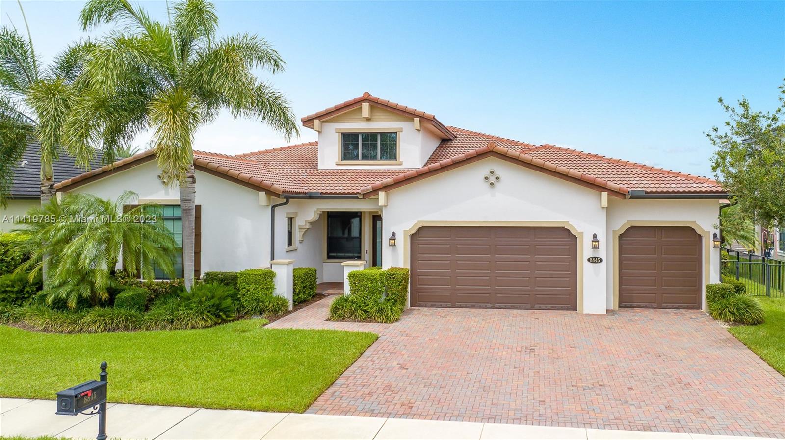 Introducing a stunning 4-bed, 4-bath luxury home on a lake in the Watercrest at Parkland. Welcome home to pure elegance. A modern masterpiece with top-notch finishes, offering refined living in highly sought after location. Experience all Florida has to offer with an area that extends your home lifestyle outdoors.  This home is luxury living at its finest. Don't miss this exceptional opportunity to secure a home that has been well-maintained and updated! Priced to sell and ready to show. 

See Attachments for More details on items staying with the home in the purchase and the history of maintenance and appliance upgrades