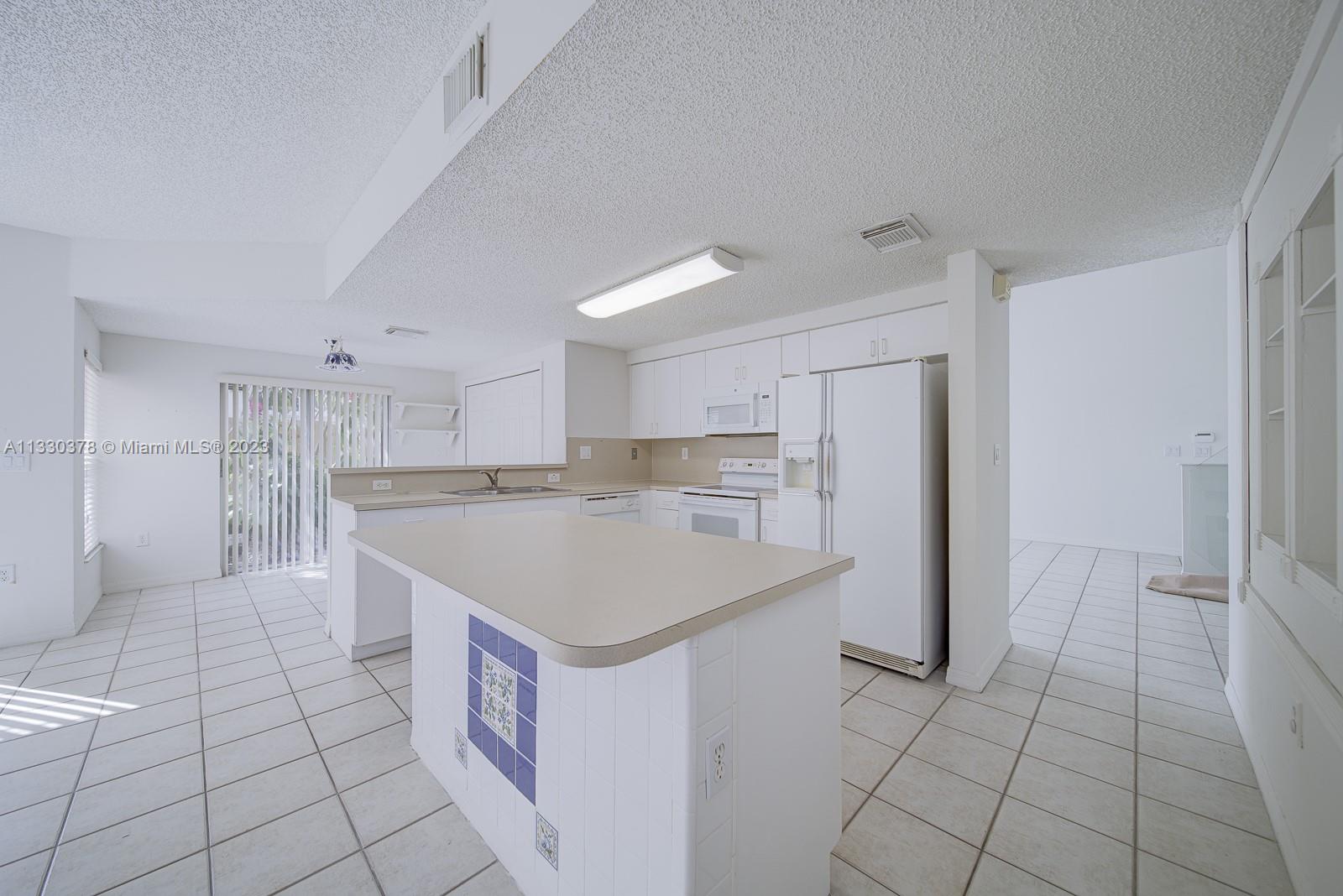LAGO MAR SOUTH 2ND ADDN - Residential