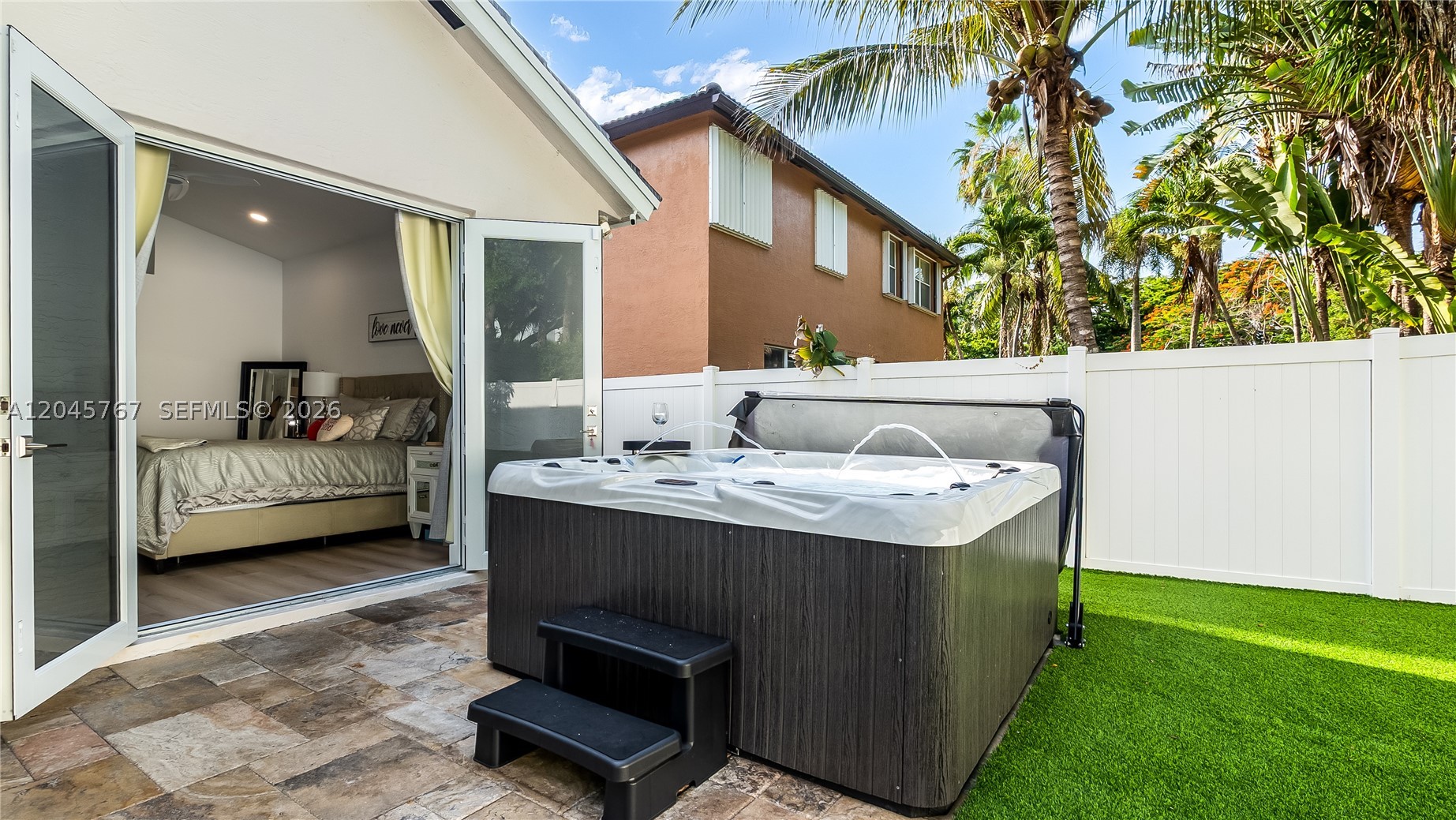 PEMBROKE SHORES - Residential