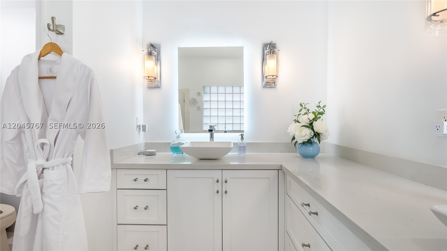 PEMBROKE SHORES - Residential