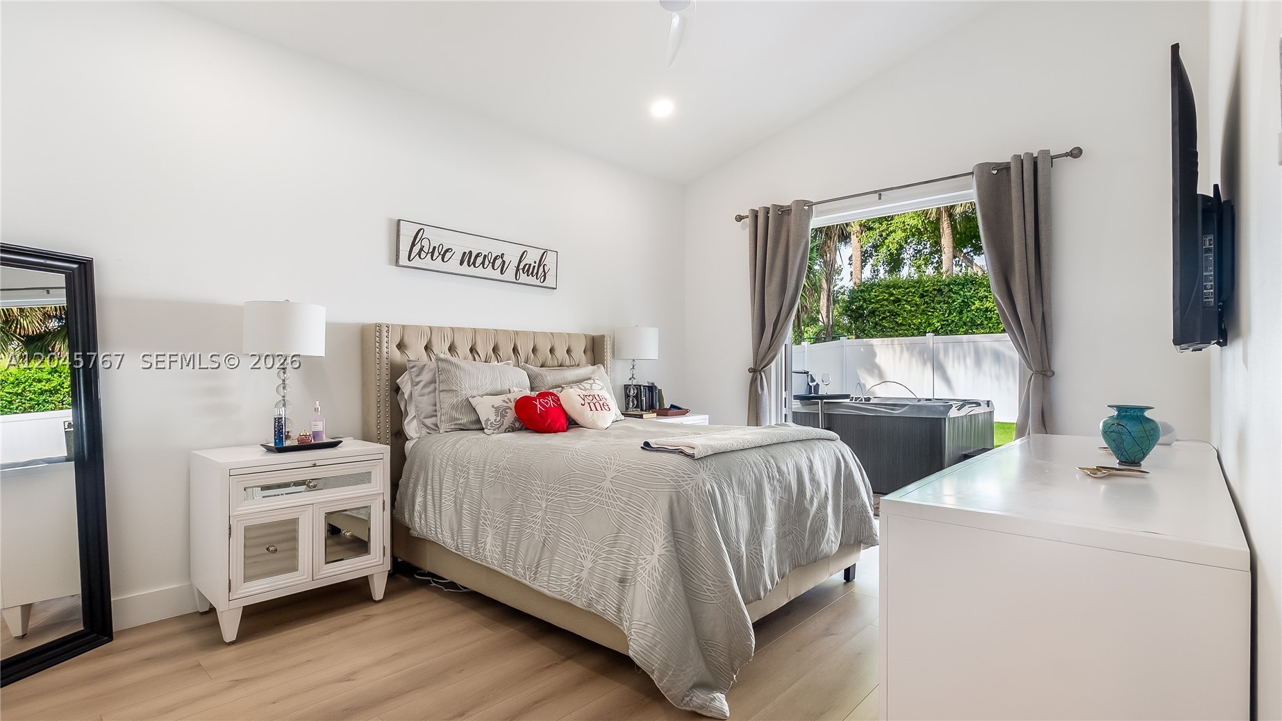 PEMBROKE SHORES - Residential
