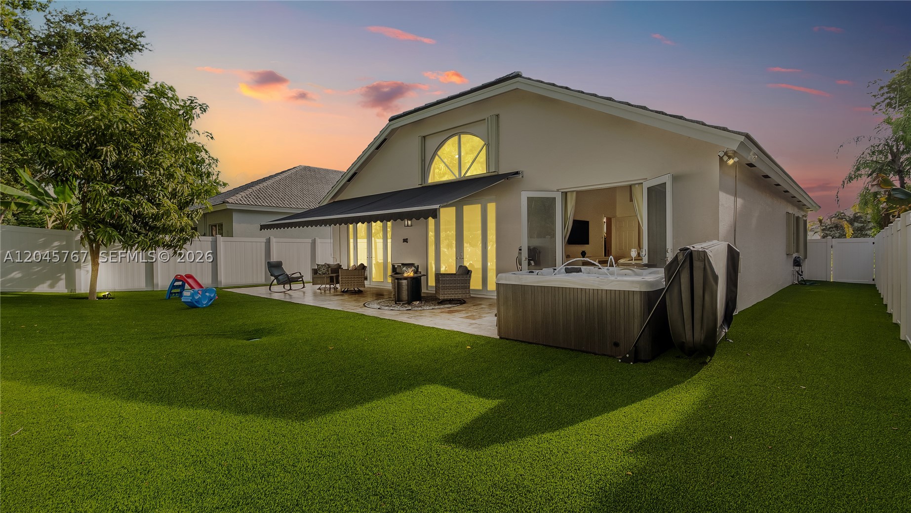 PEMBROKE SHORES - Residential