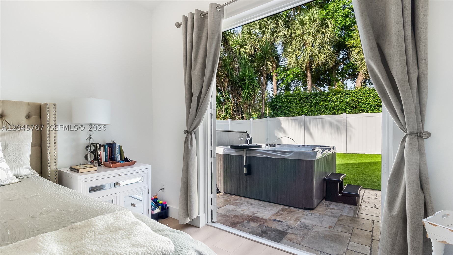 PEMBROKE SHORES - Residential