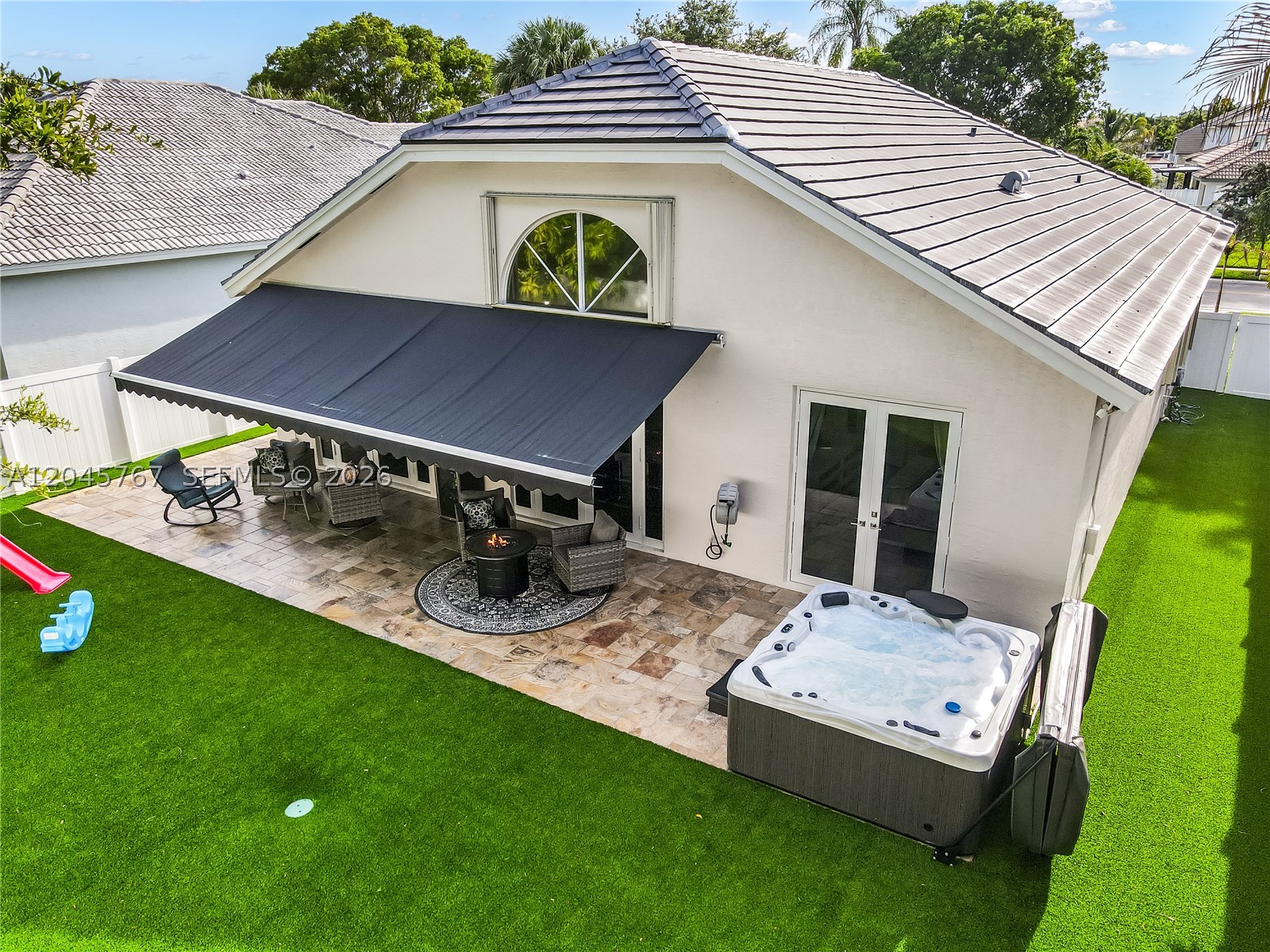 PEMBROKE SHORES - Residential