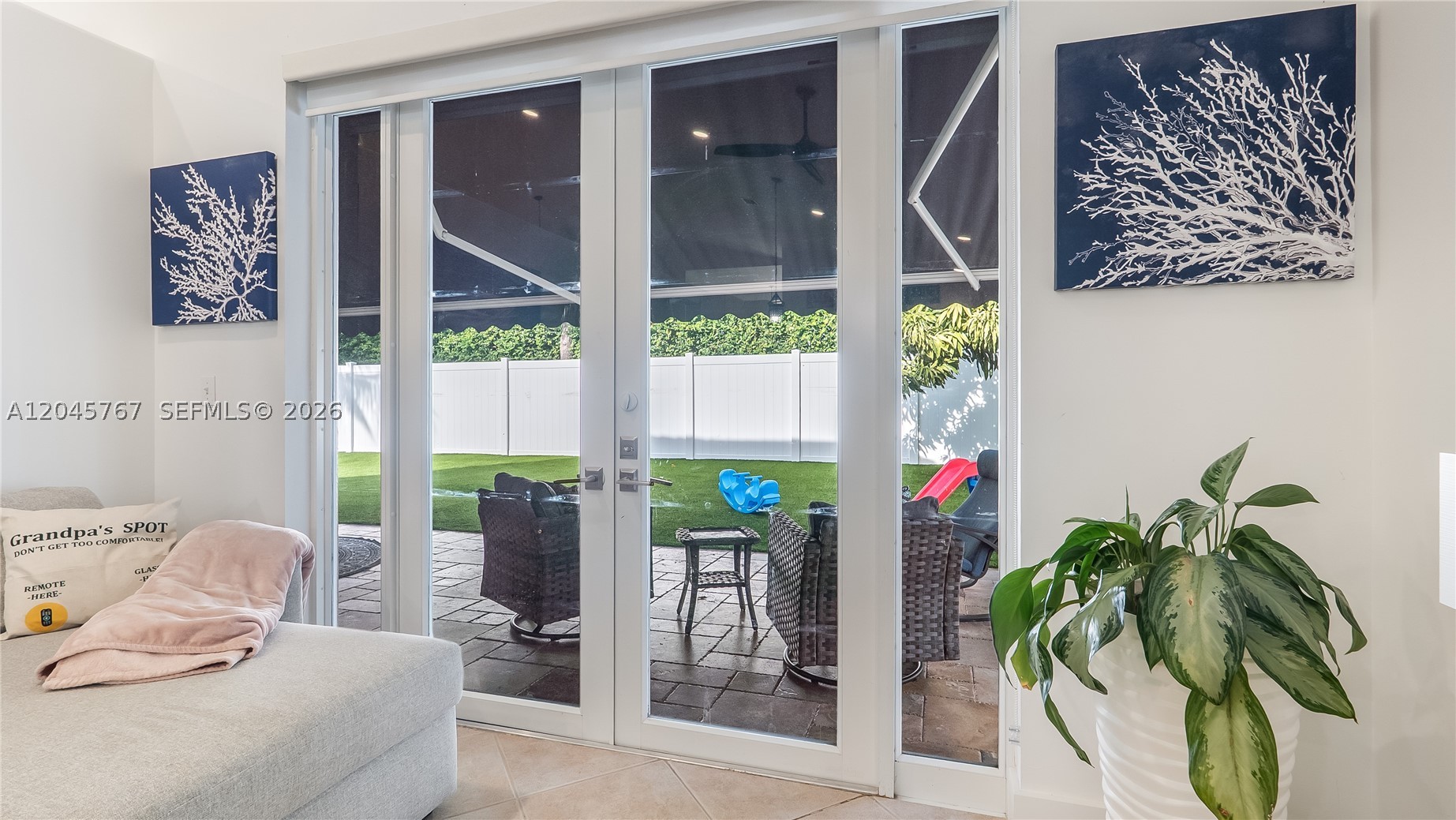 PEMBROKE SHORES - Residential