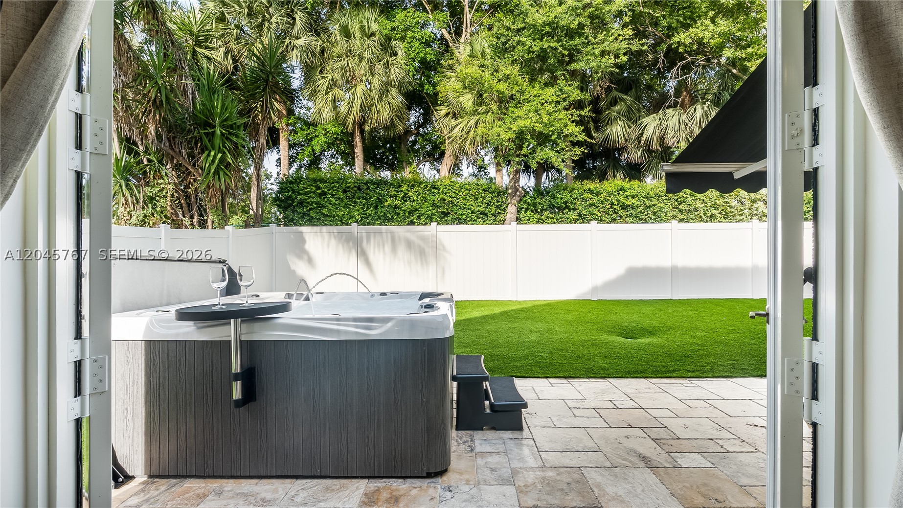 PEMBROKE SHORES - Residential