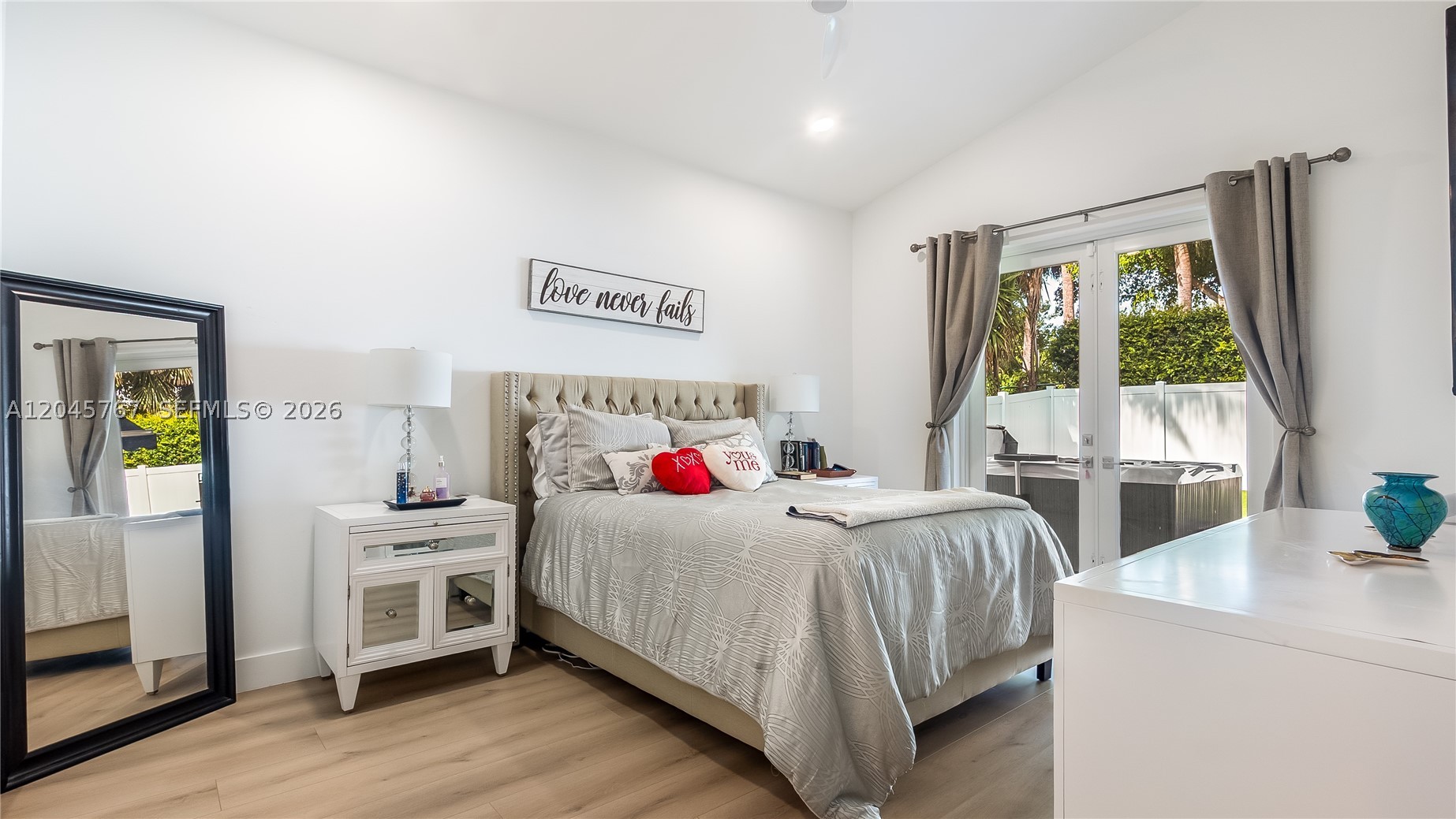 PEMBROKE SHORES - Residential