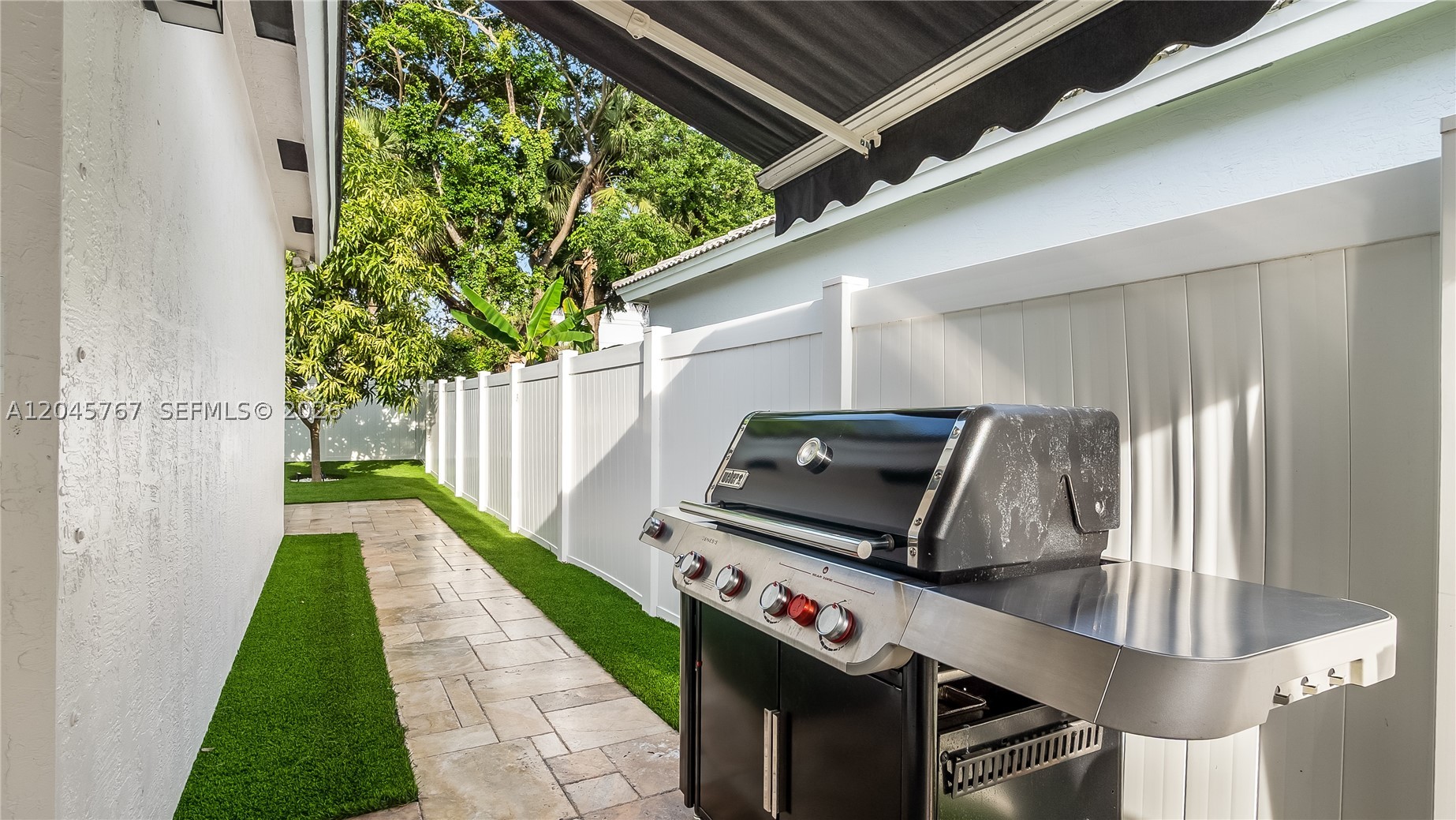 PEMBROKE SHORES - Residential