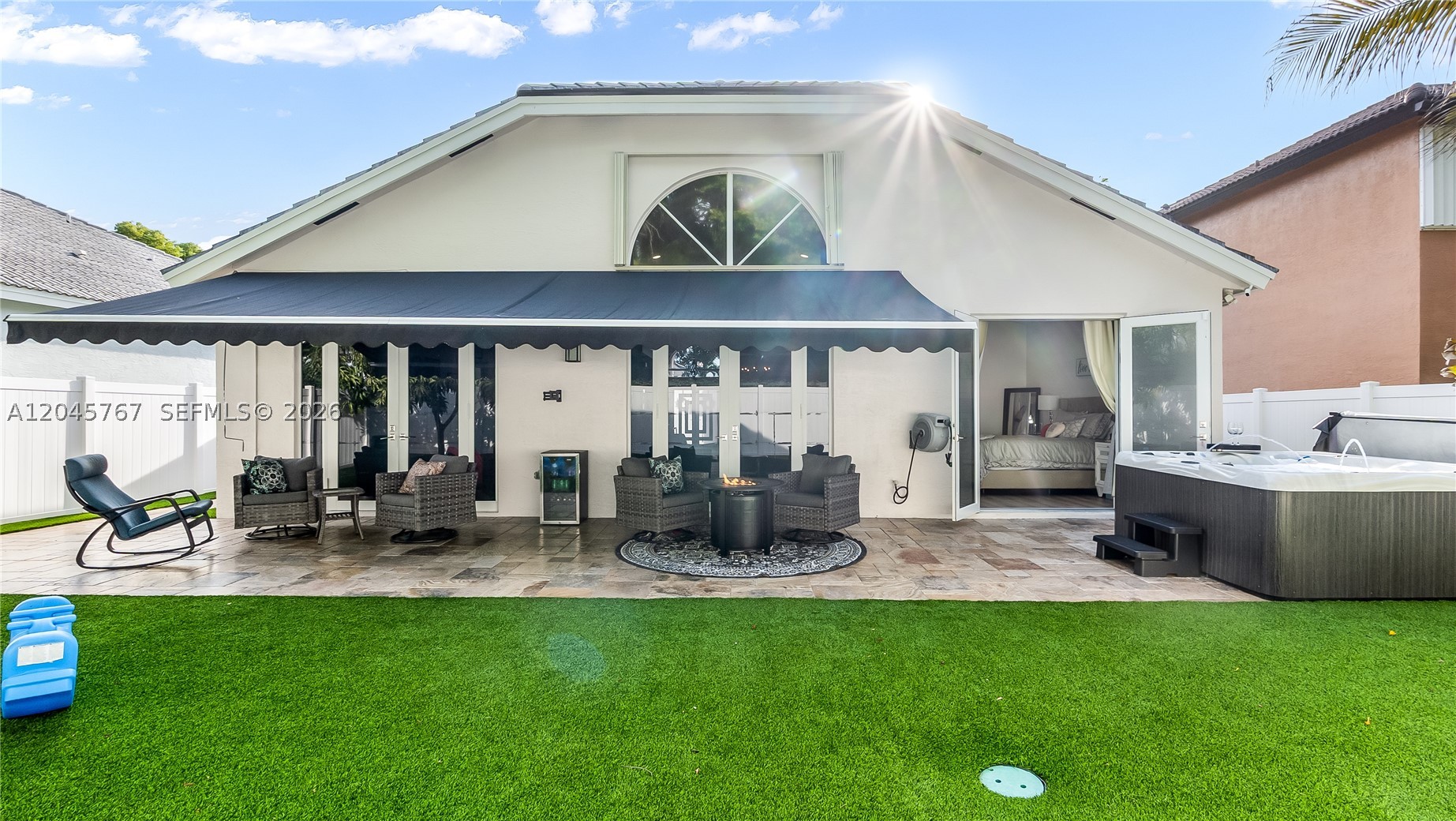 PEMBROKE SHORES - Residential