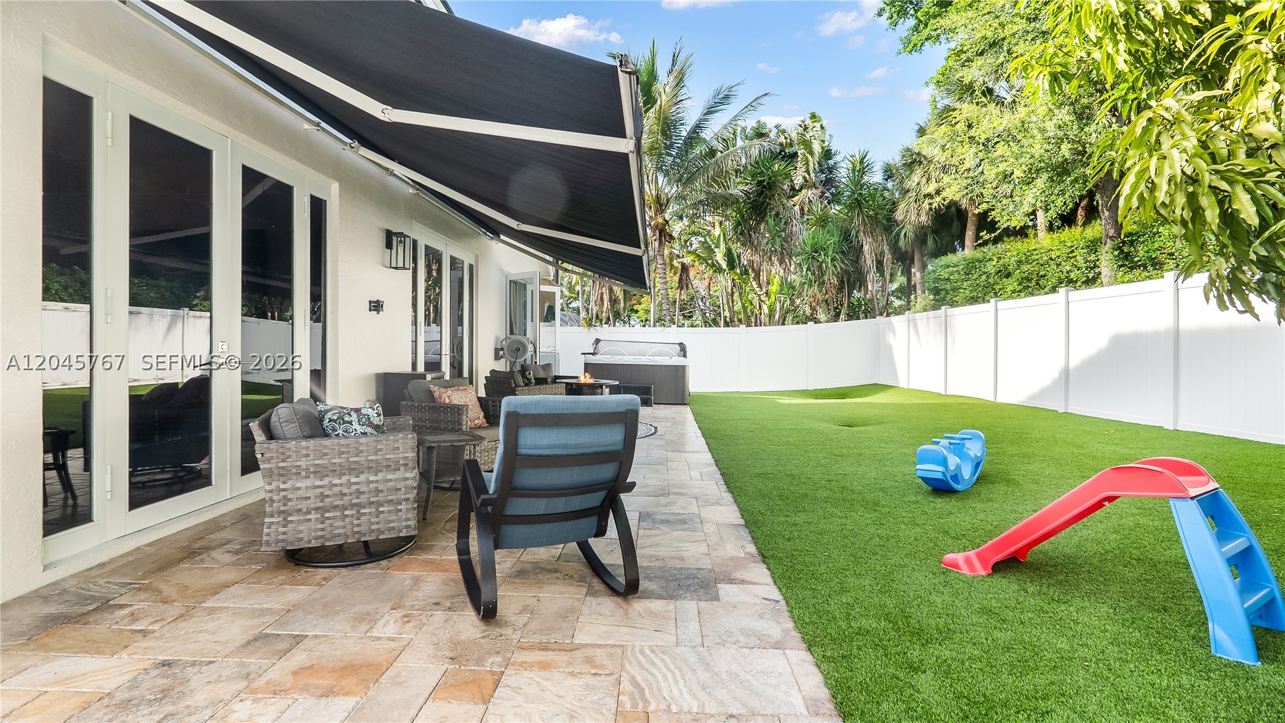 PEMBROKE SHORES - Residential