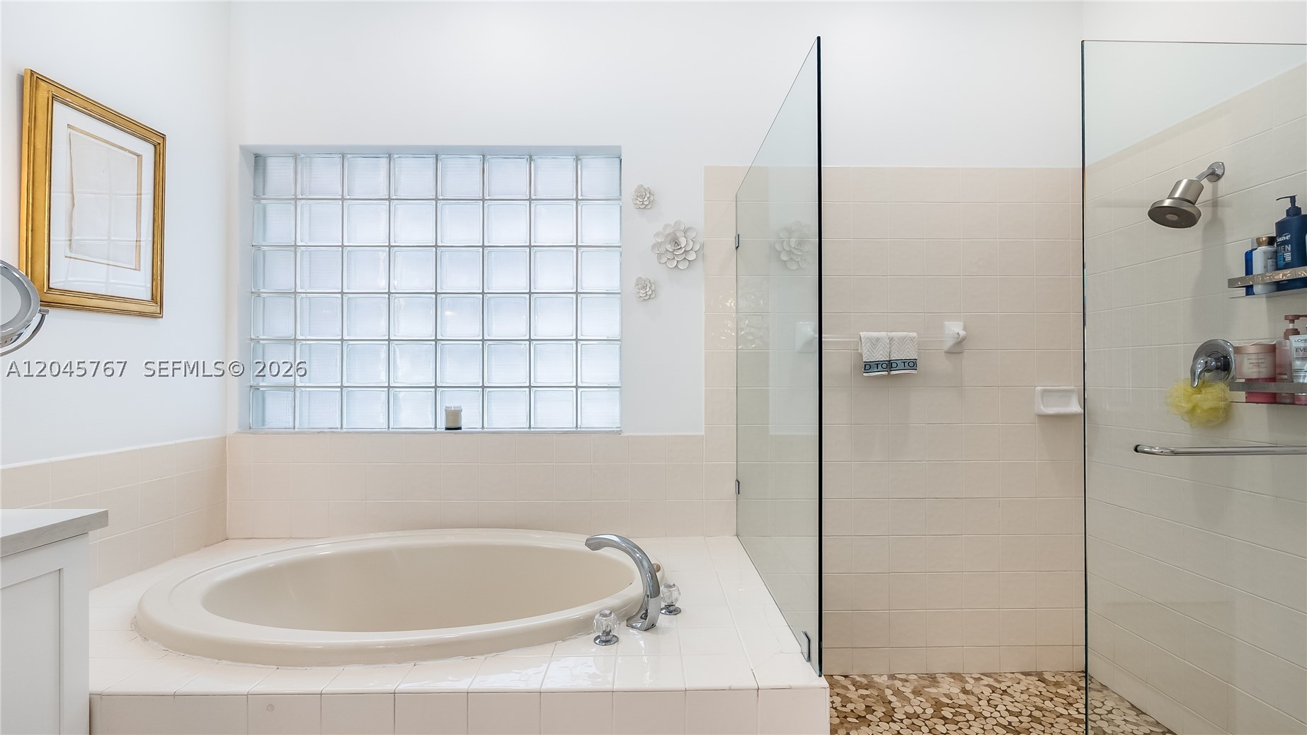 PEMBROKE SHORES - Residential