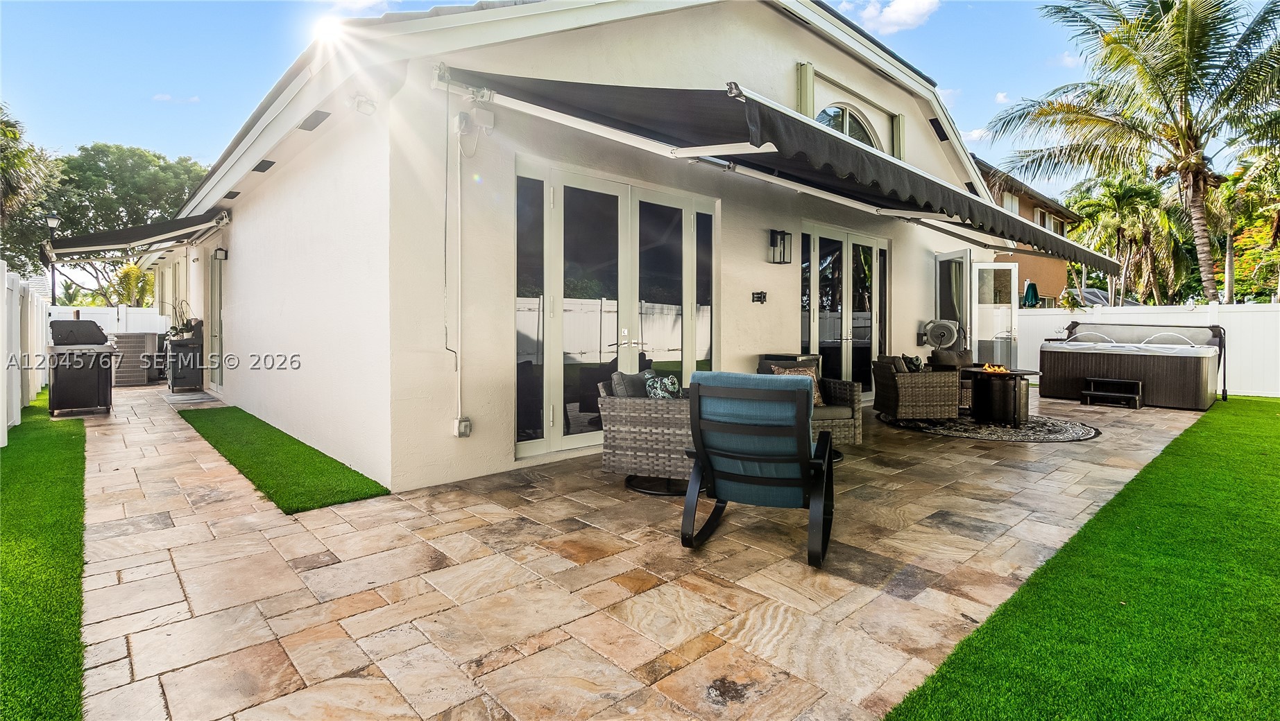 PEMBROKE SHORES - Residential