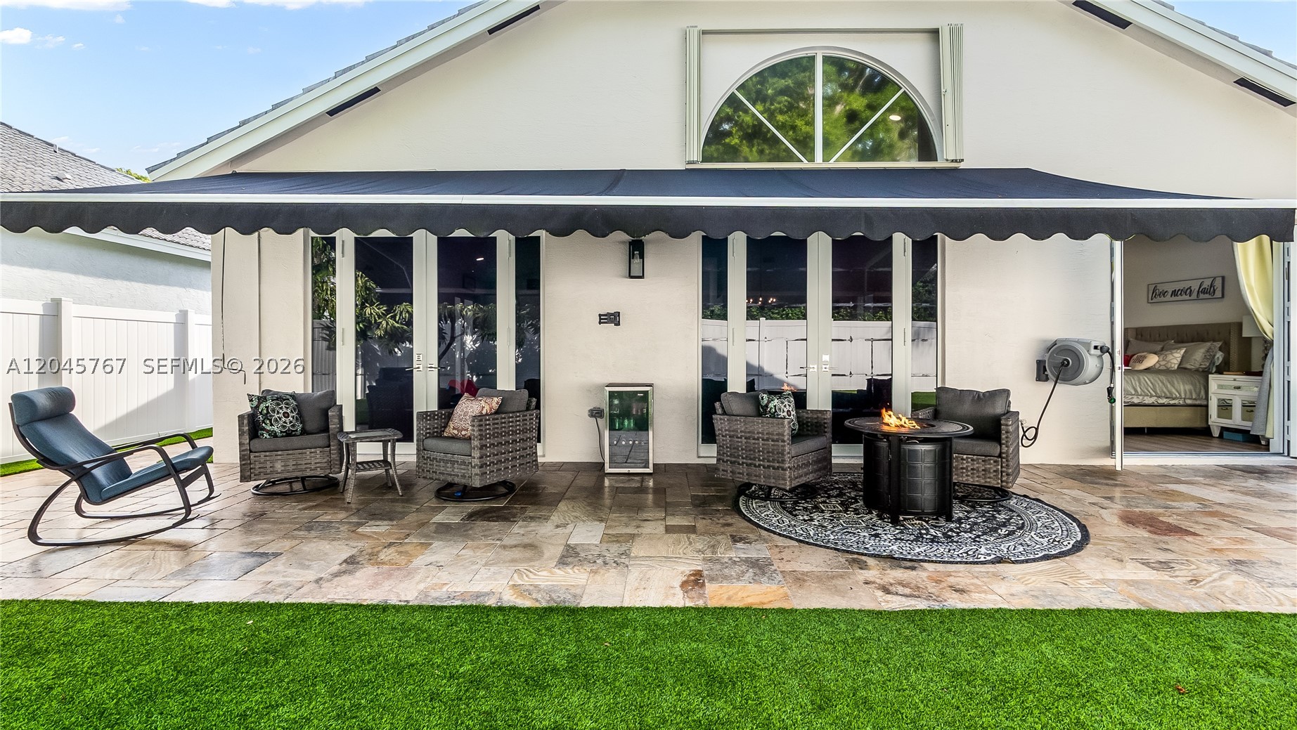 PEMBROKE SHORES - Residential