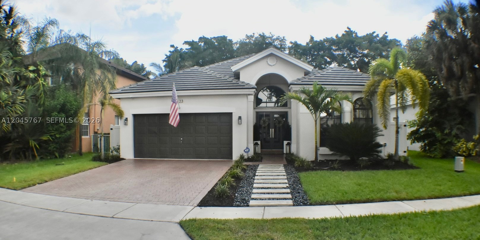 PEMBROKE SHORES - Residential