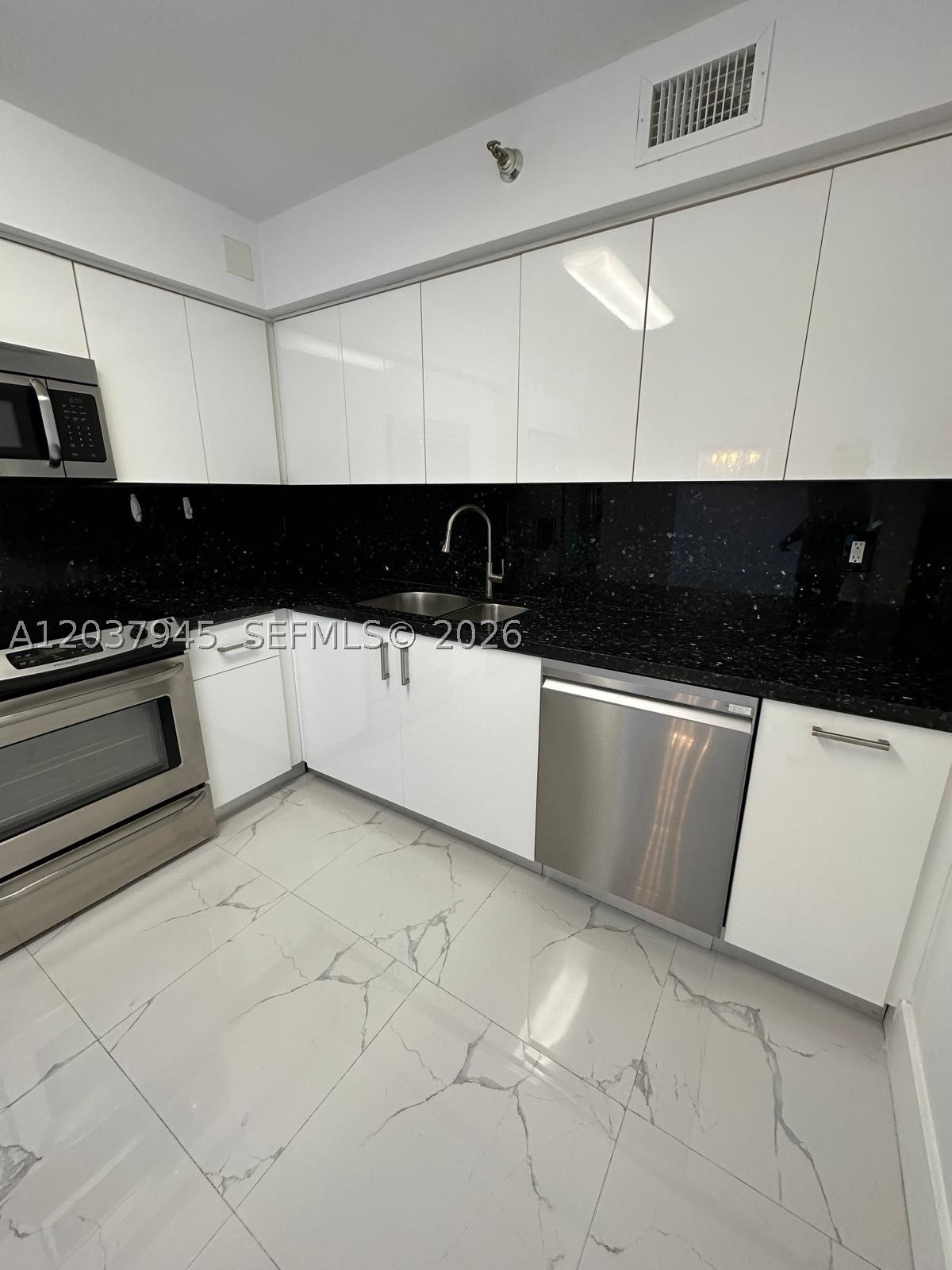 MYSTIC POINTE TOWER 500 C - Residential Lease