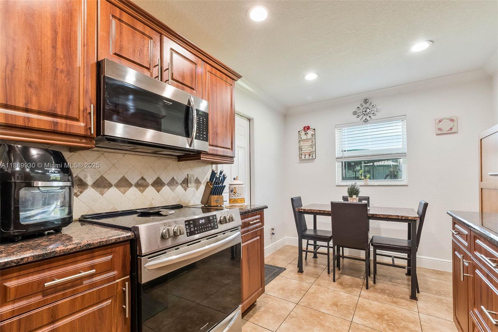 LAUDERDALE WEST 3 SEC - Residential